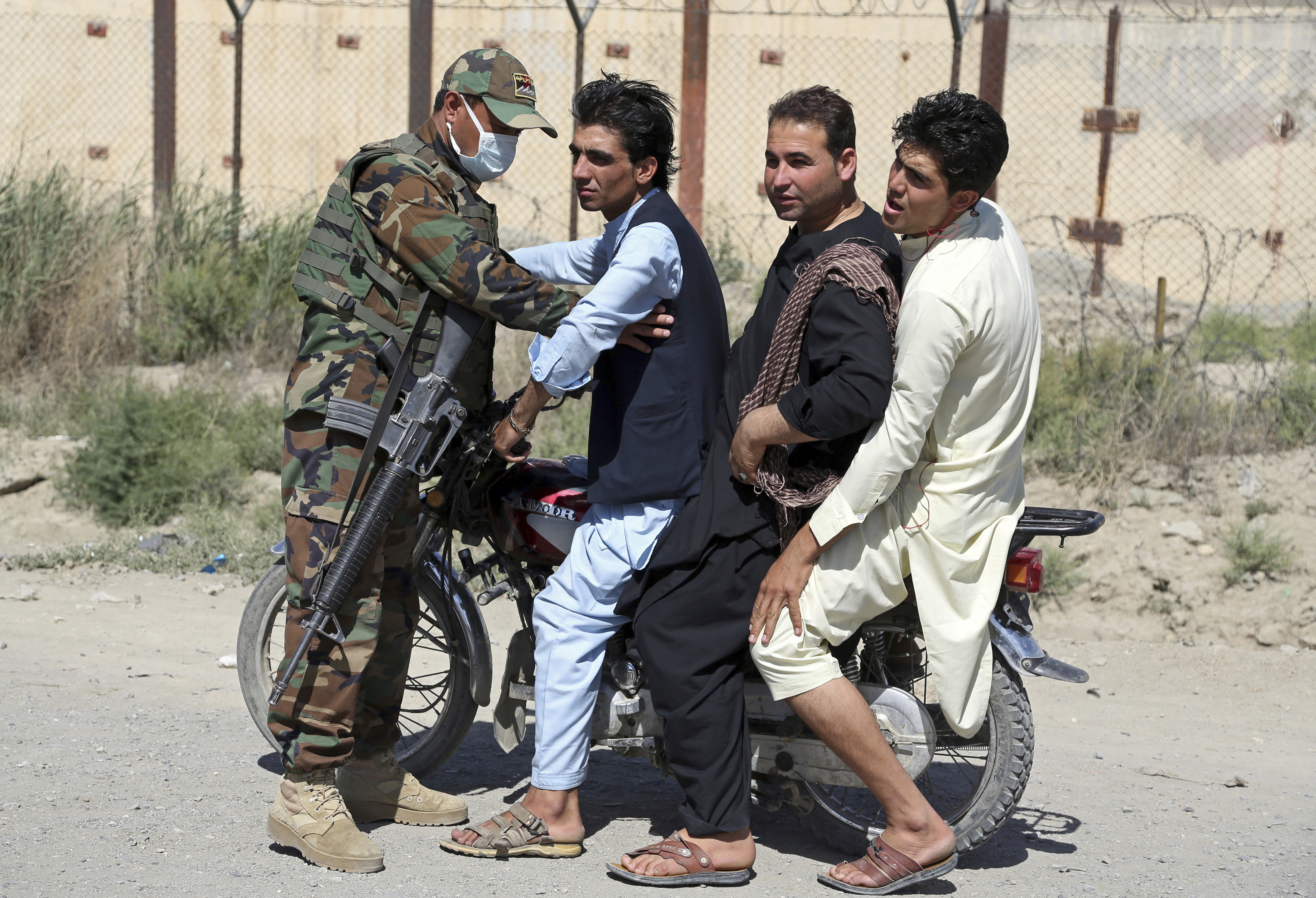 Peace in Afghanistan more elusive as Taliban shrug off talks