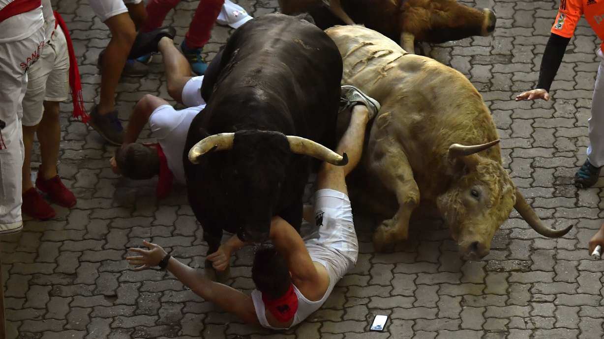 3 injured running with bulls in the streets of Pamplona