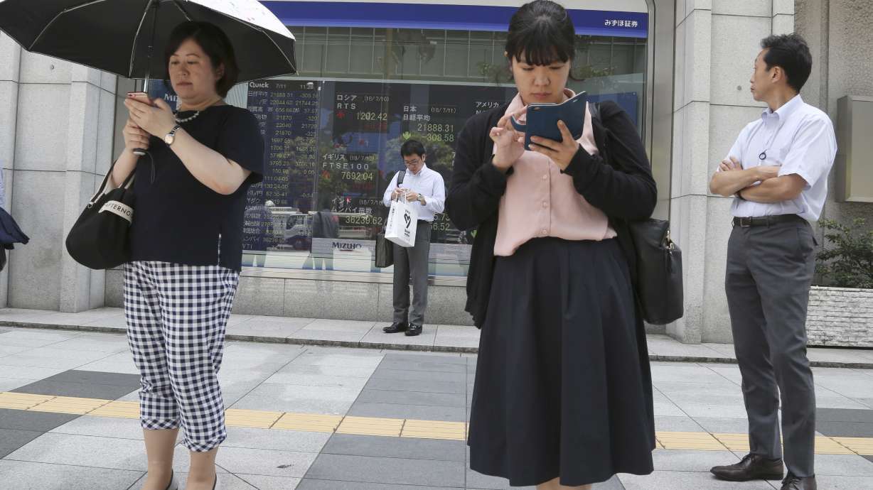 Global stocks rebound but trade war fears remain