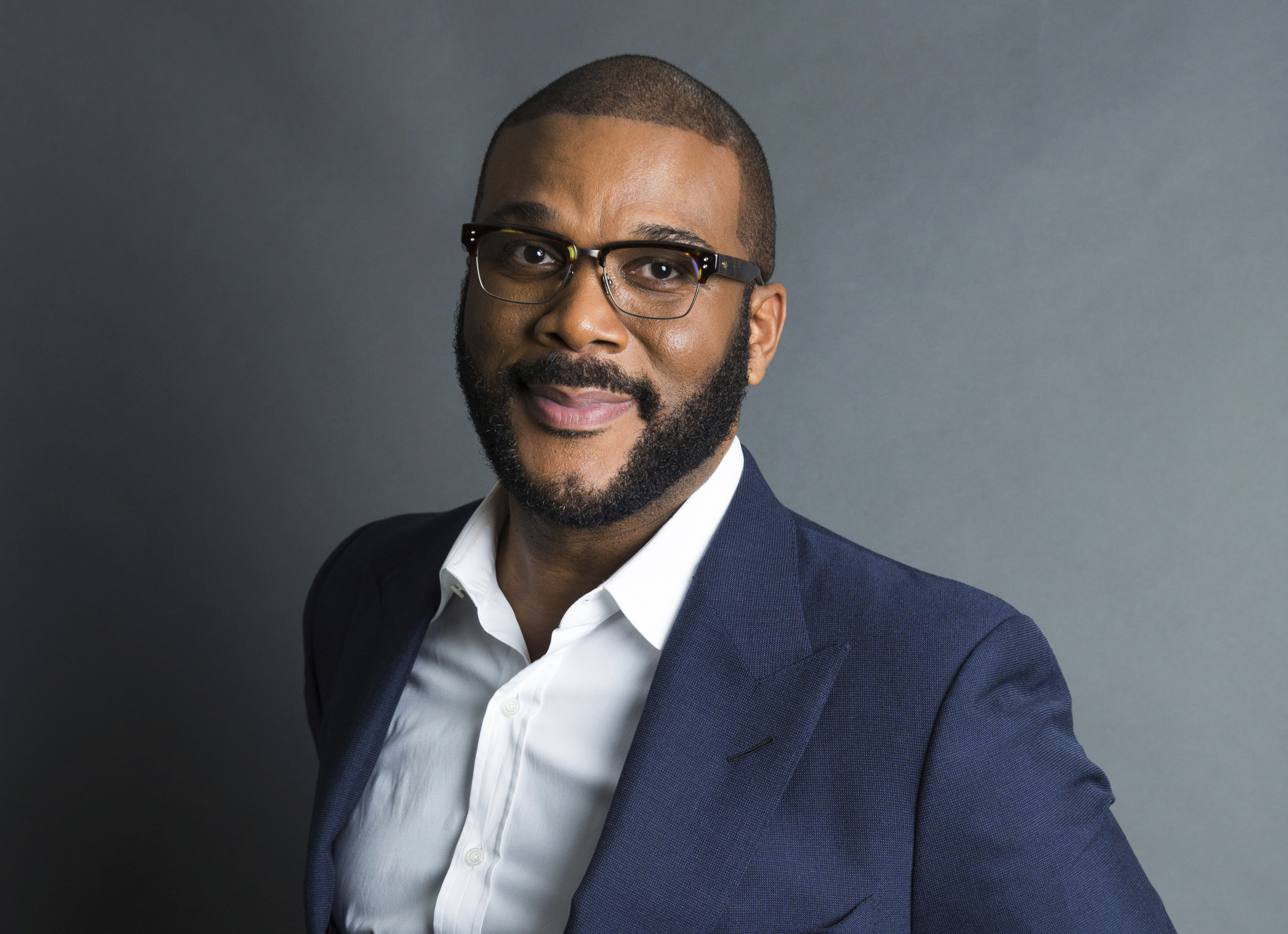 Tyler Perry warns his fans about fake Facebook offers