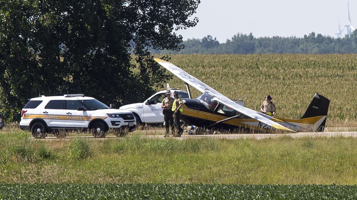 Aircraft makes emergency landing on interstate in Illinois