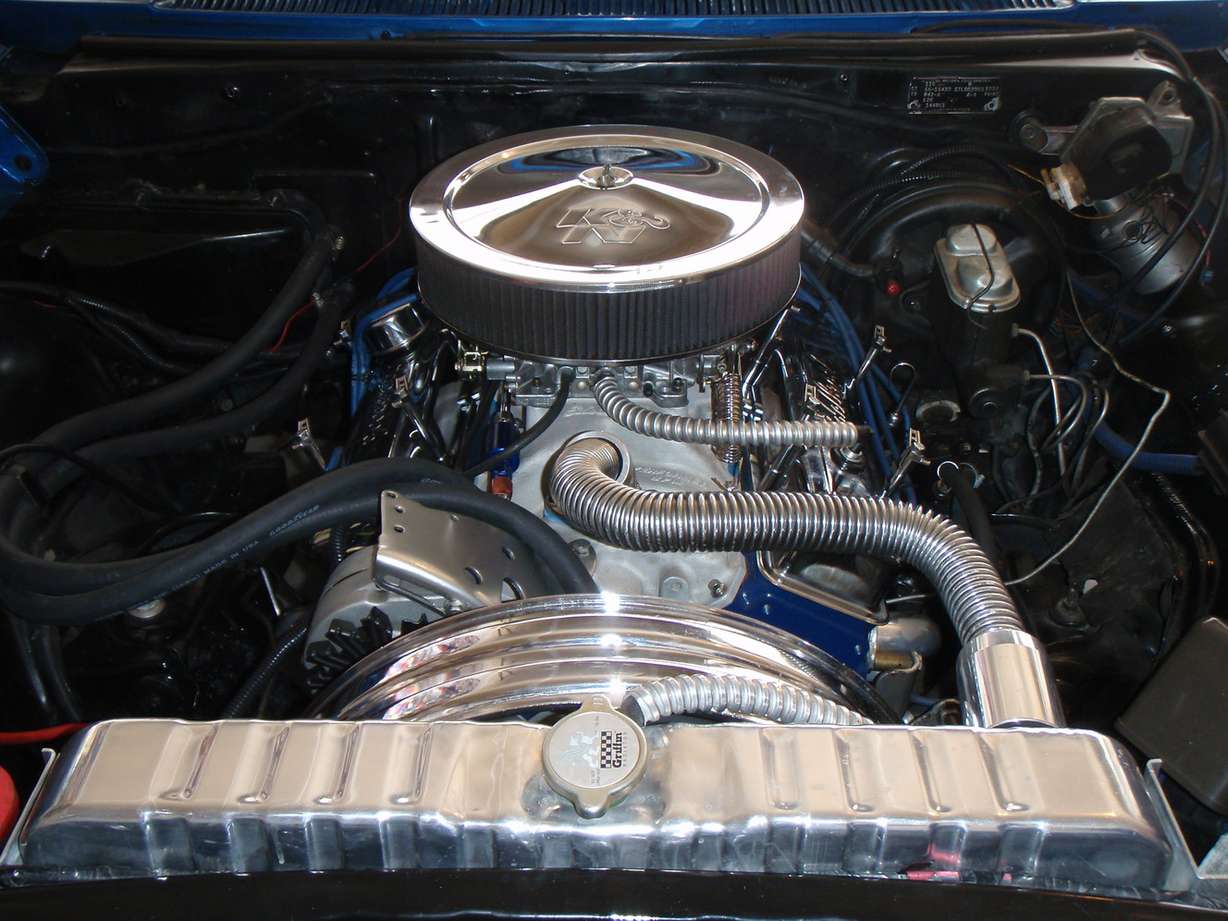 The Impala's 400 small block, with its World Products S/R Torquer cylinder heads visible. (Photo: Jay Horrocks Jr.)