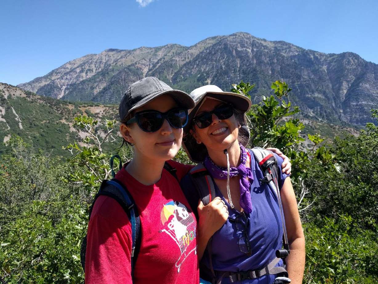 Sue Leininger hiking in Utah with her daughter. (Photo: Sue Leininger)