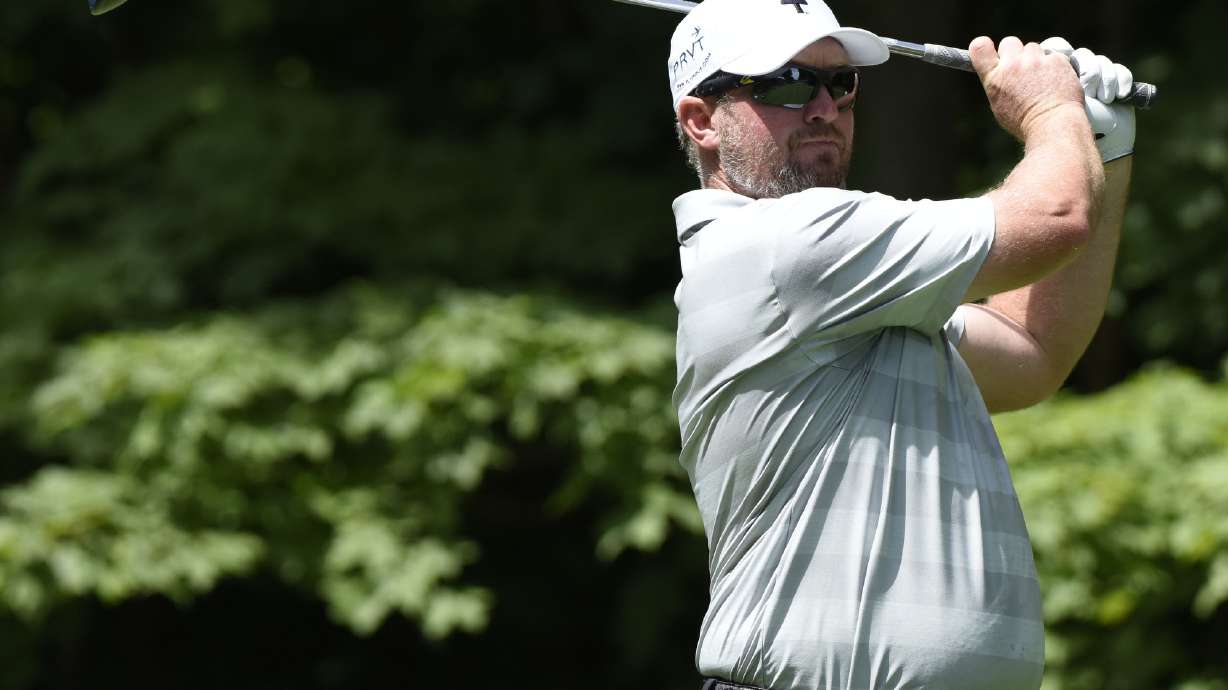 Wheatcroft shoots 9-under for 1-stroke lead in Quad Cities