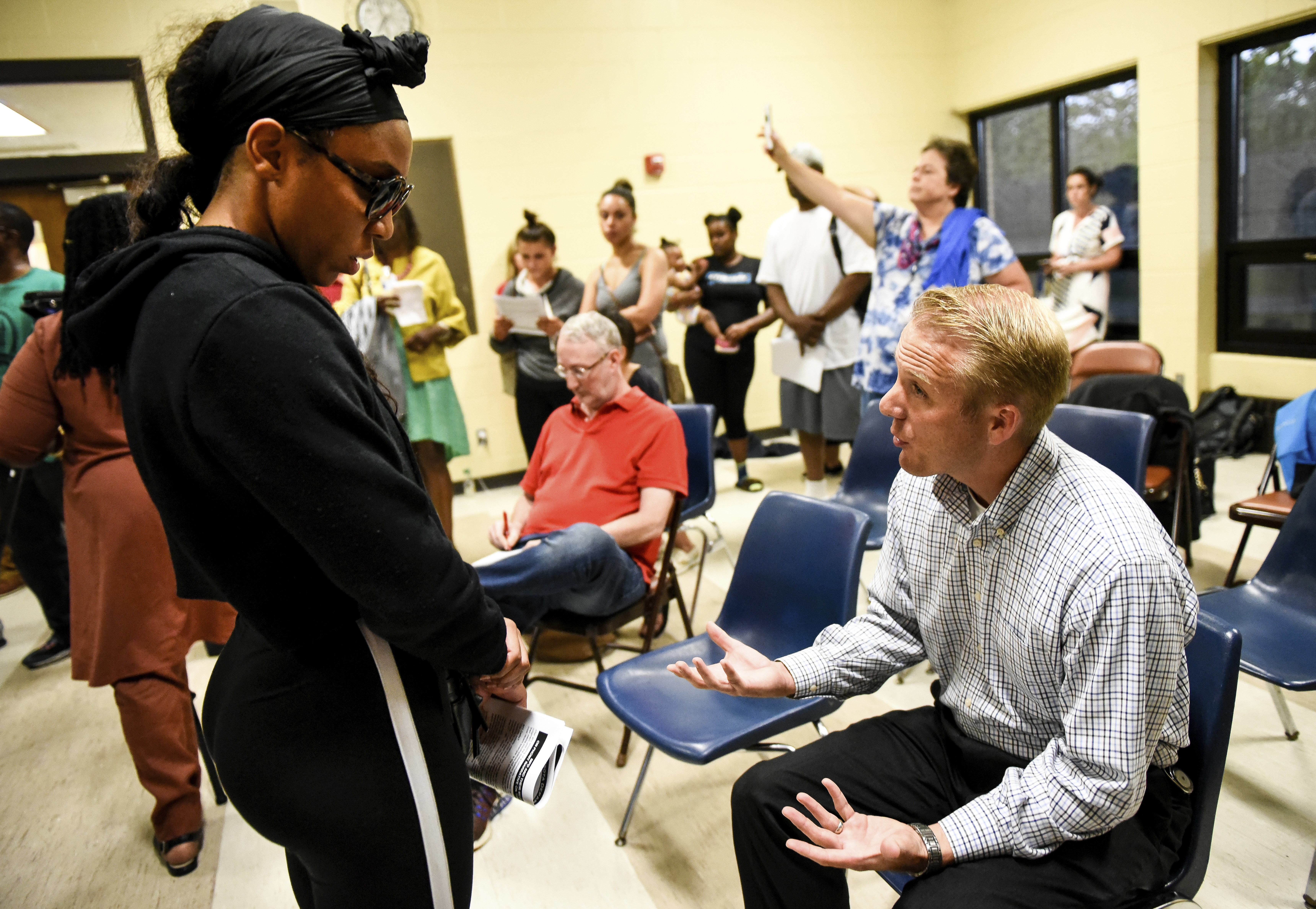 Meeting about Minneapolis police shooting ends abruptly