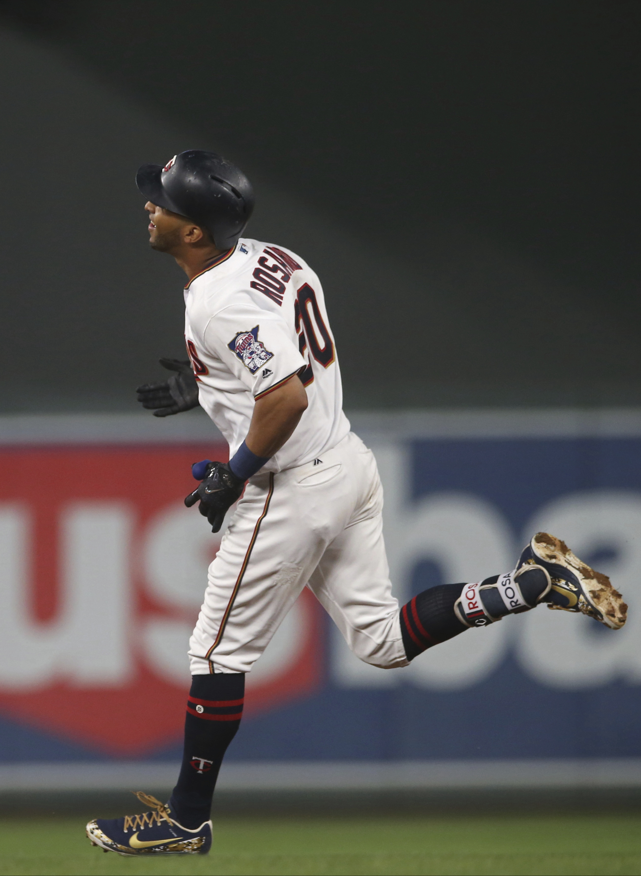 Gibson, Twins top Rays 5-1 in rain-delayed series opener