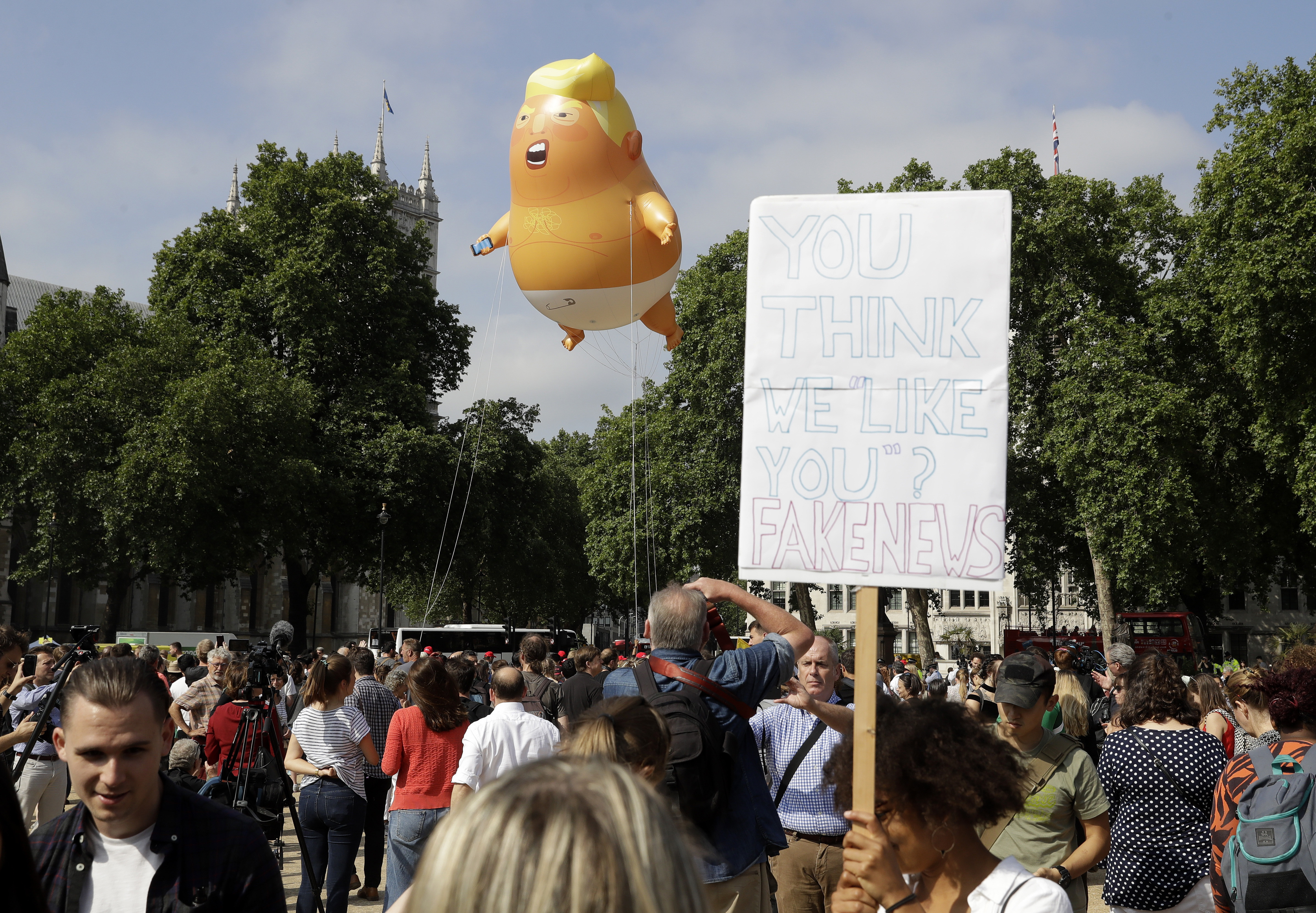 AP PHOTOS: Humor, irreverence in UK anti-Trump signs