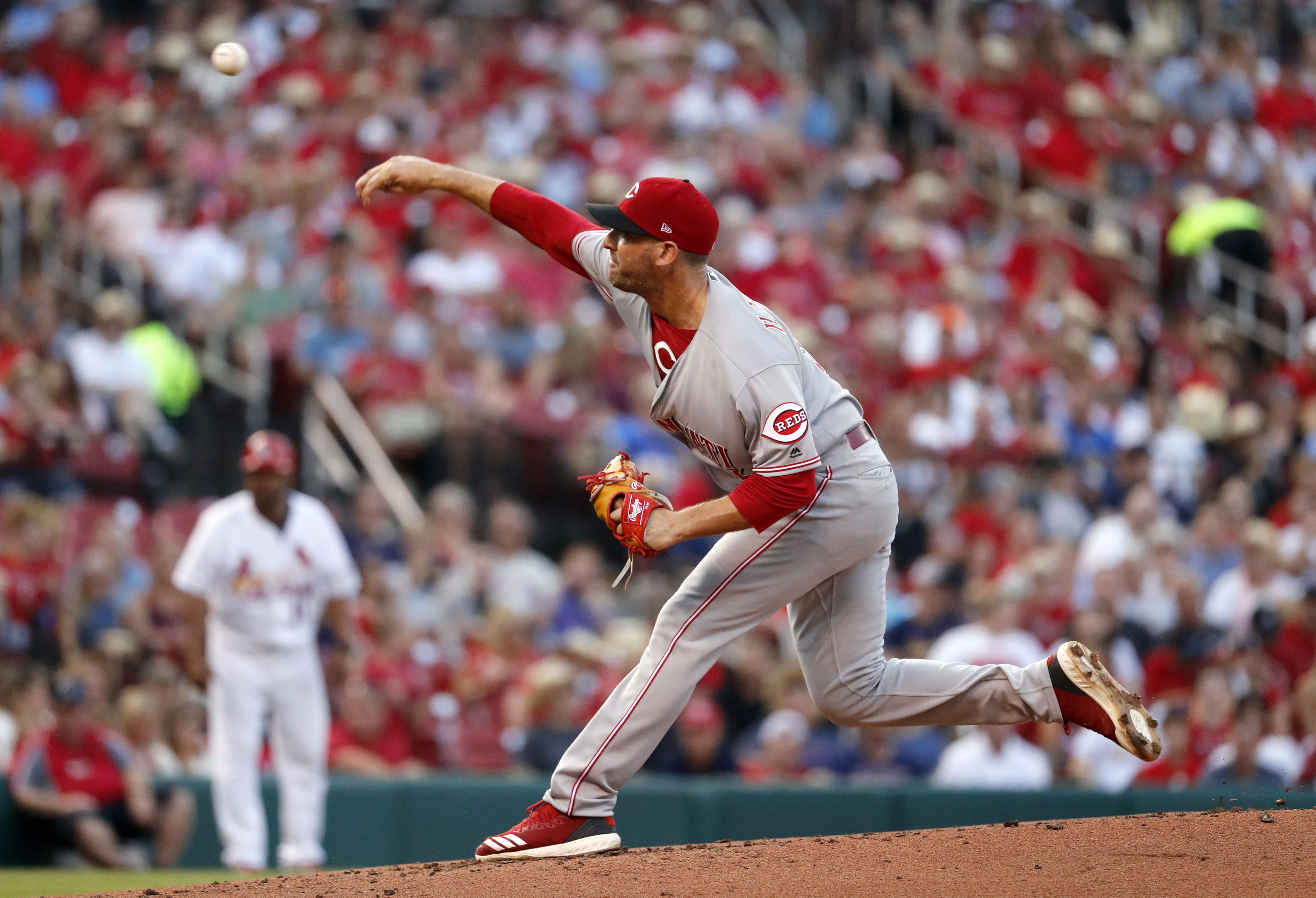 Gennett, Herrera homer to lead Reds past Cardinals, 9-1