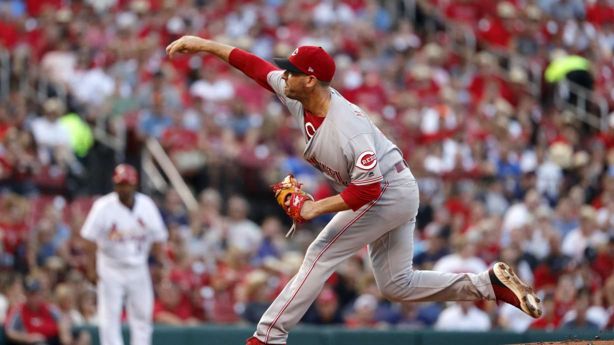 Gennett, Herrera homer to lead Reds past Cardinals, 9-1