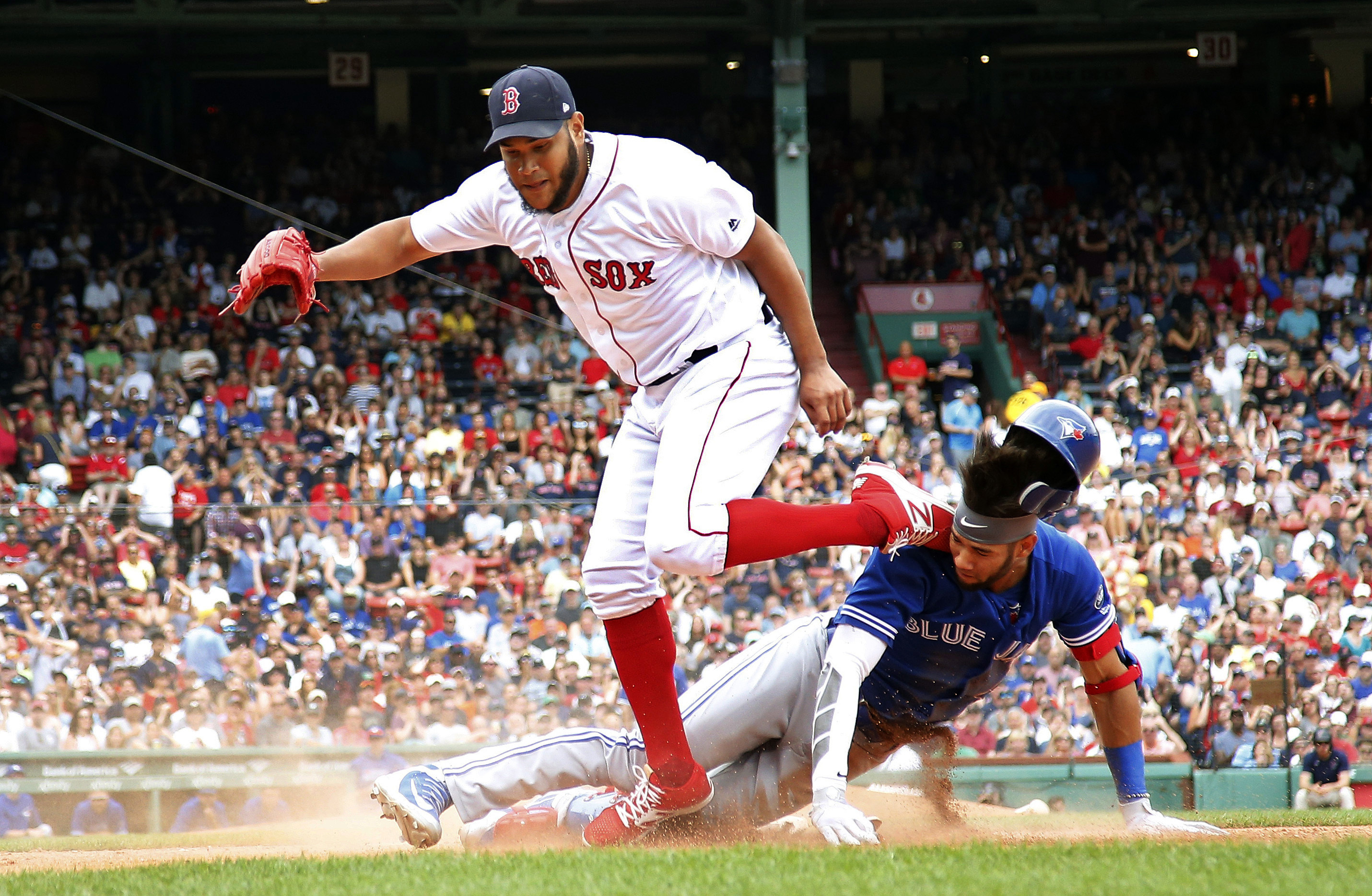 LHP Rodriguez leaves game with injury after tumbling