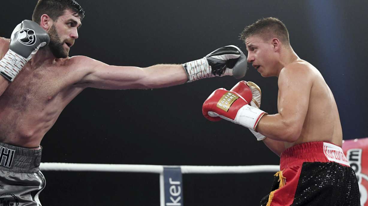Fielding stops Zeuge to win WBA super middleweight belt
