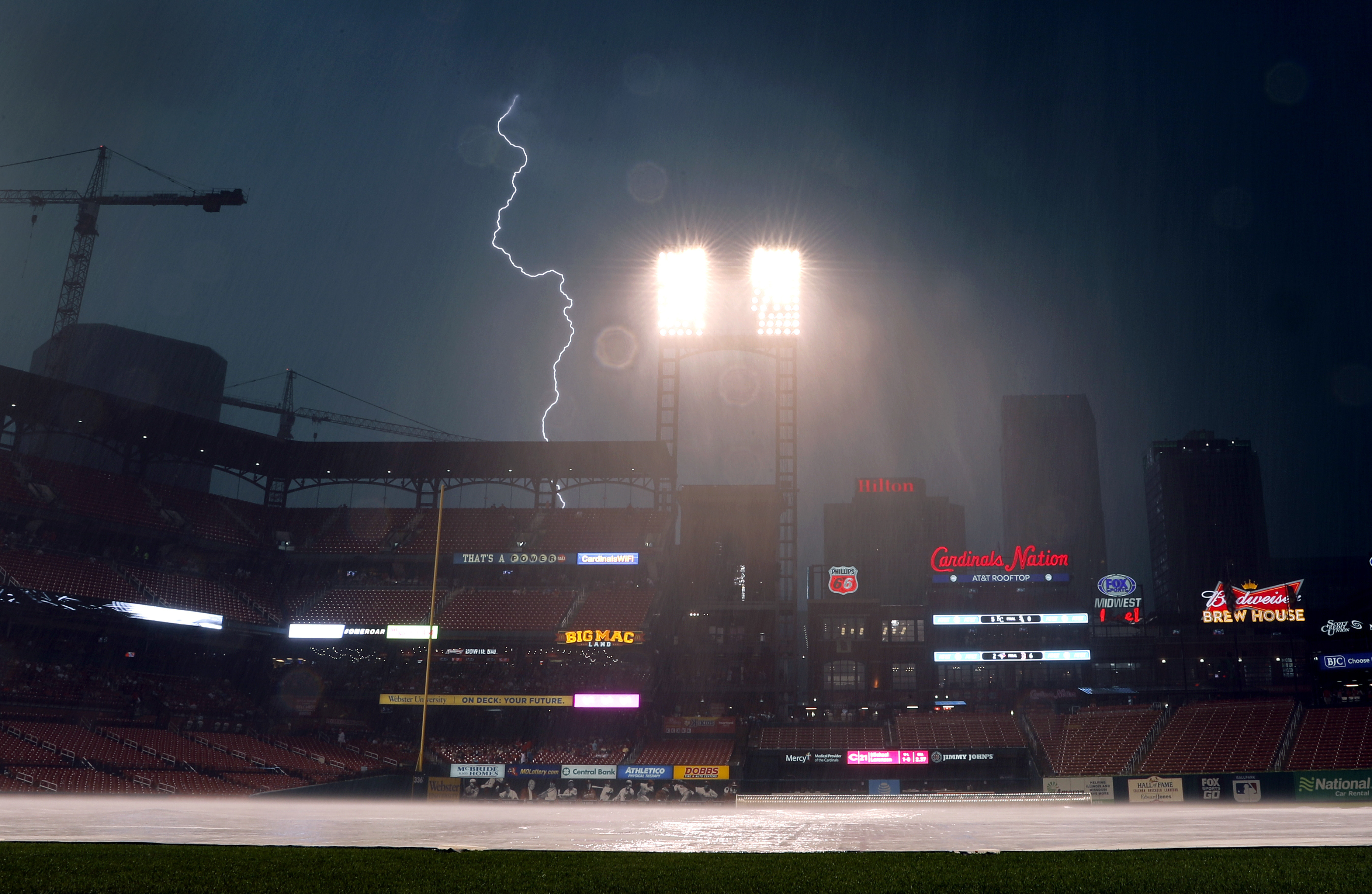 Peraza's 5 hits lead Reds past Cardinals, who fire Matheny