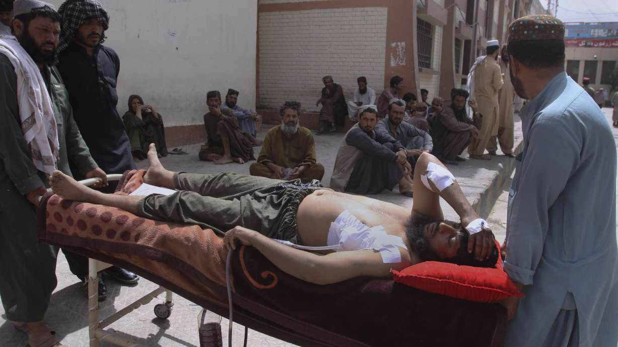Pakistanis mourning victims of carnage ahead of elections