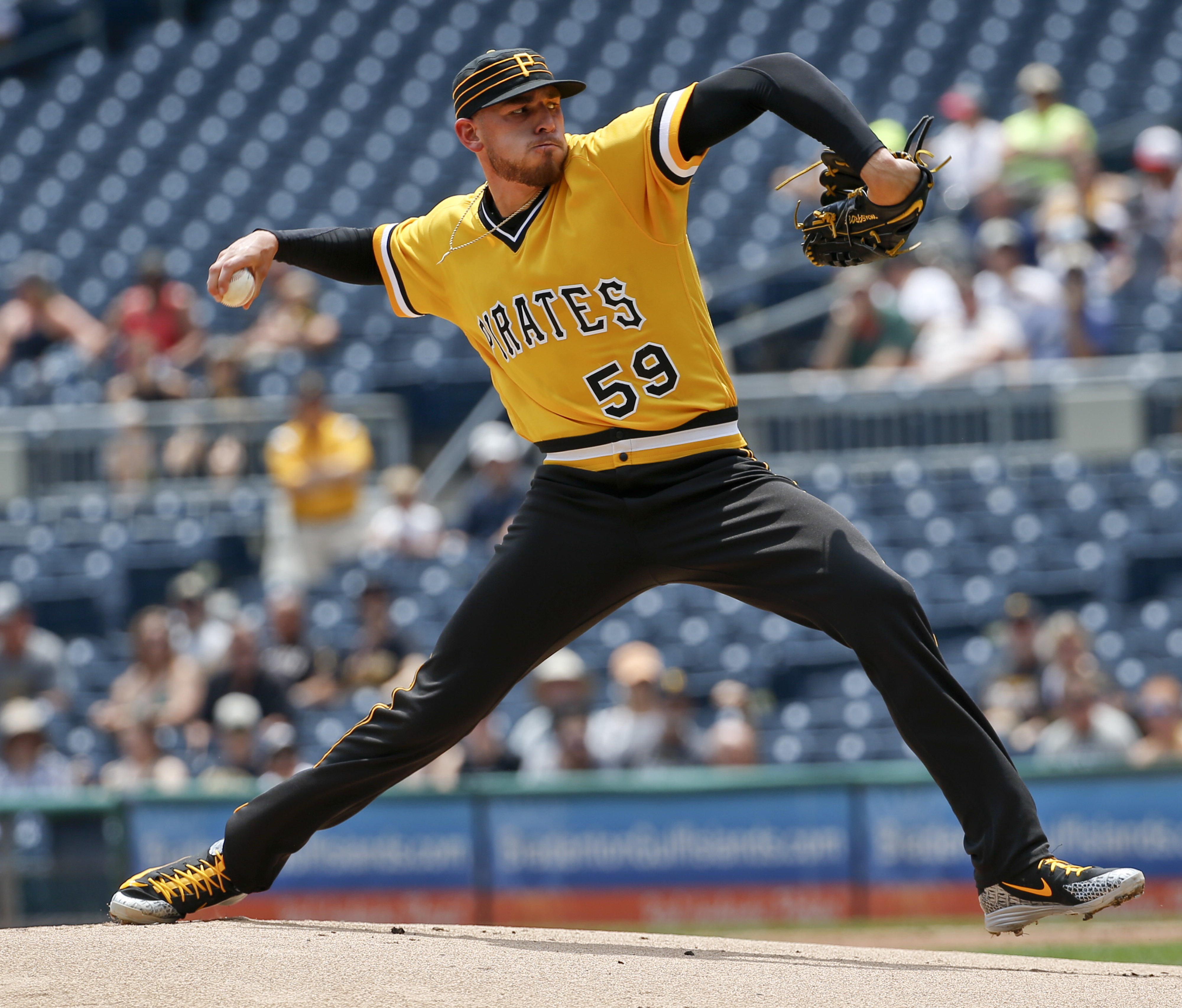 Bell's double in 10th gives Pirates 5-game sweep of Brewers