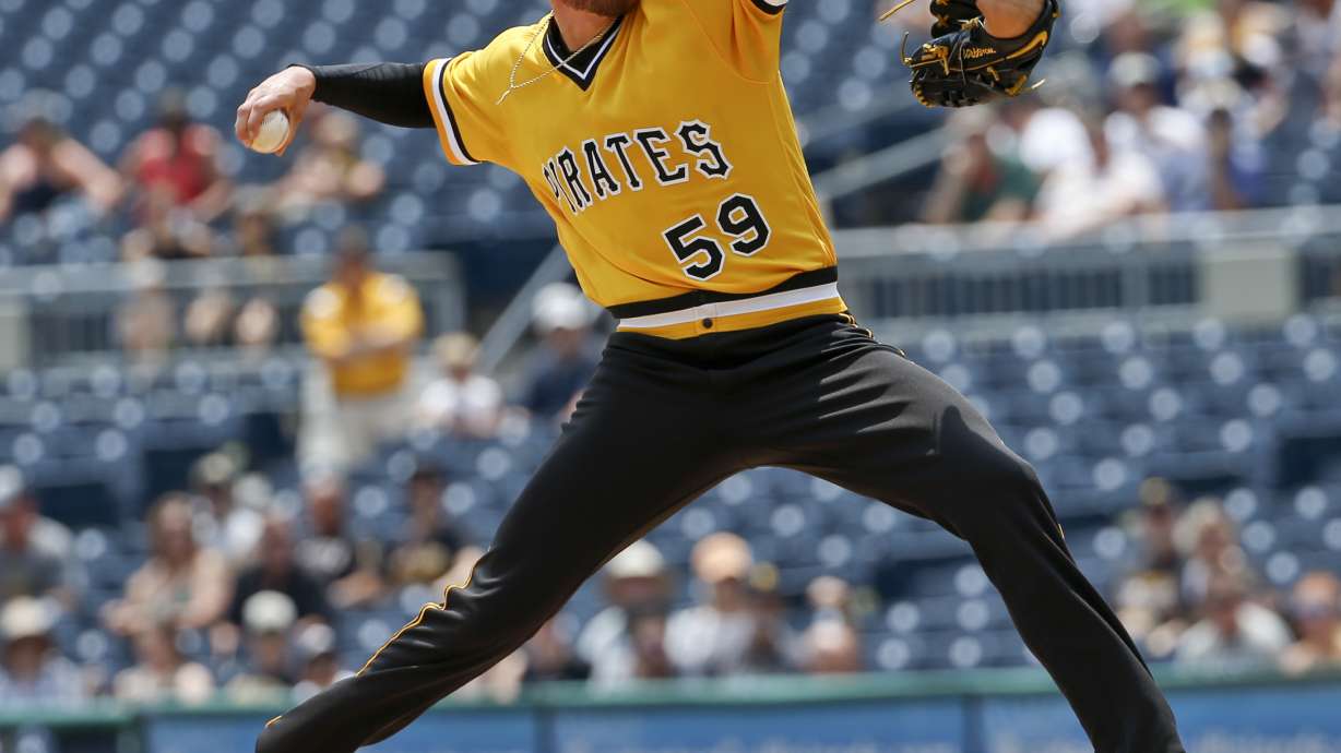 Bell's double in 10th gives Pirates 5-game sweep of Brewers