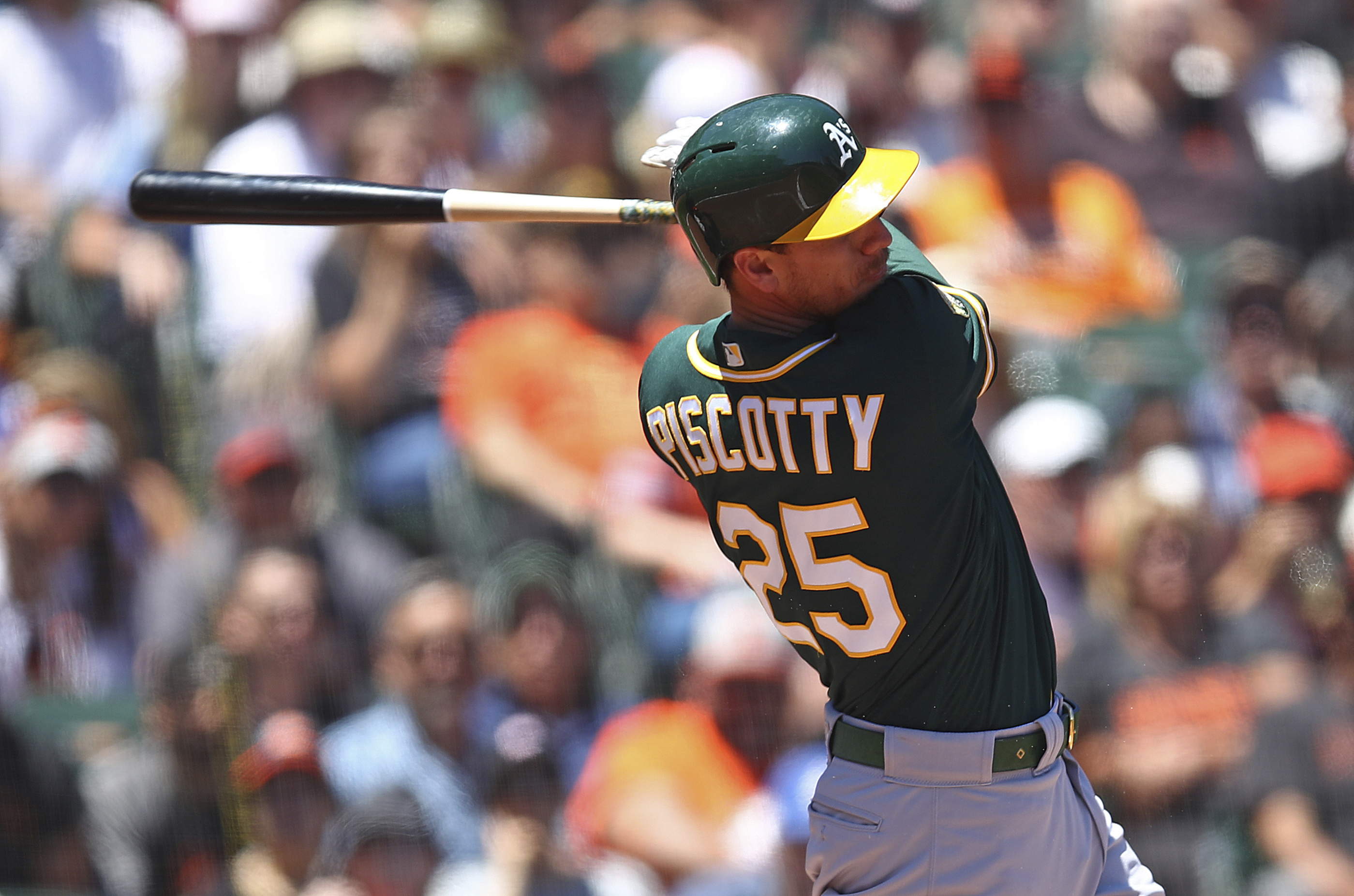 Piscotty homers to keep A's rolling in 6-2 in over Giants