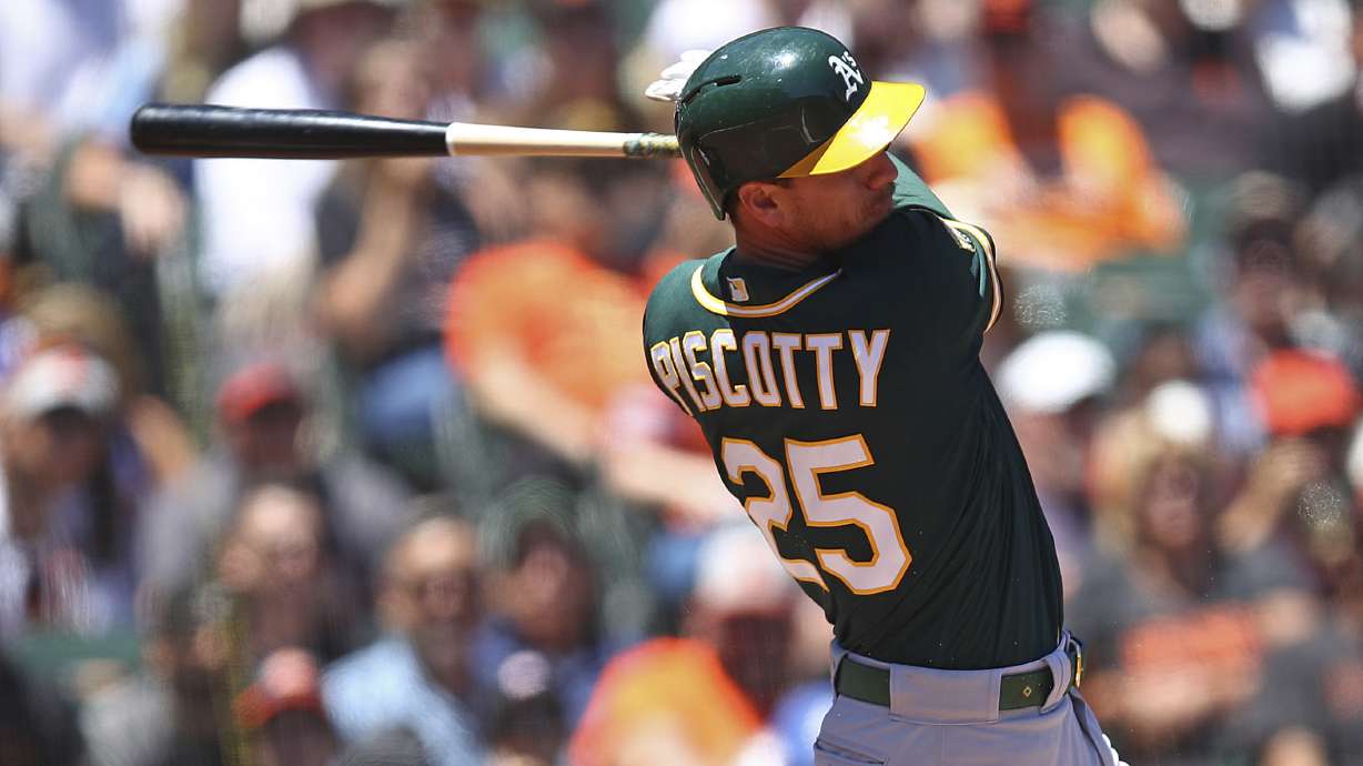 Piscotty homers to keep A's rolling in 6-2 in over Giants