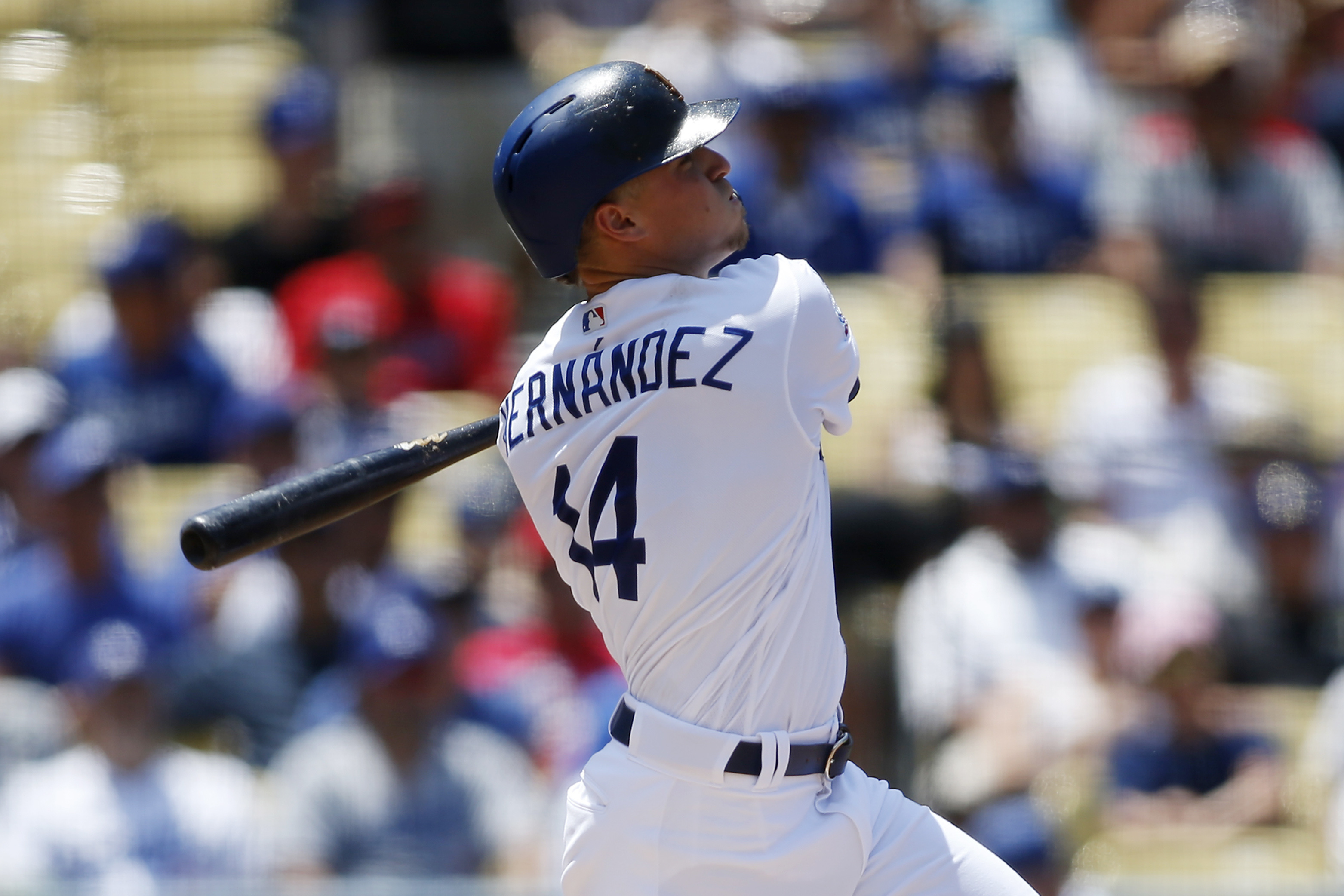 Hernandez hits Dodgers' 129th homer in 5-3 win over Angels