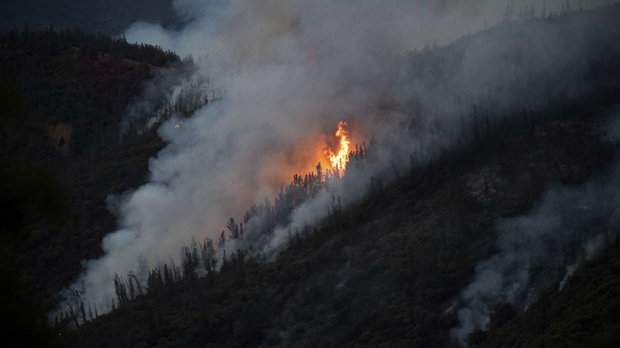 Fire turns Yosemite National Park smoky, hurts businesses