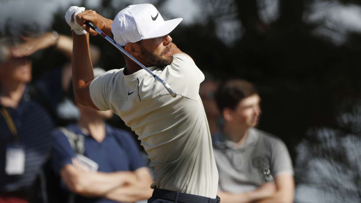 Kisner takes lead, Carnoustie holds its own at British Open
