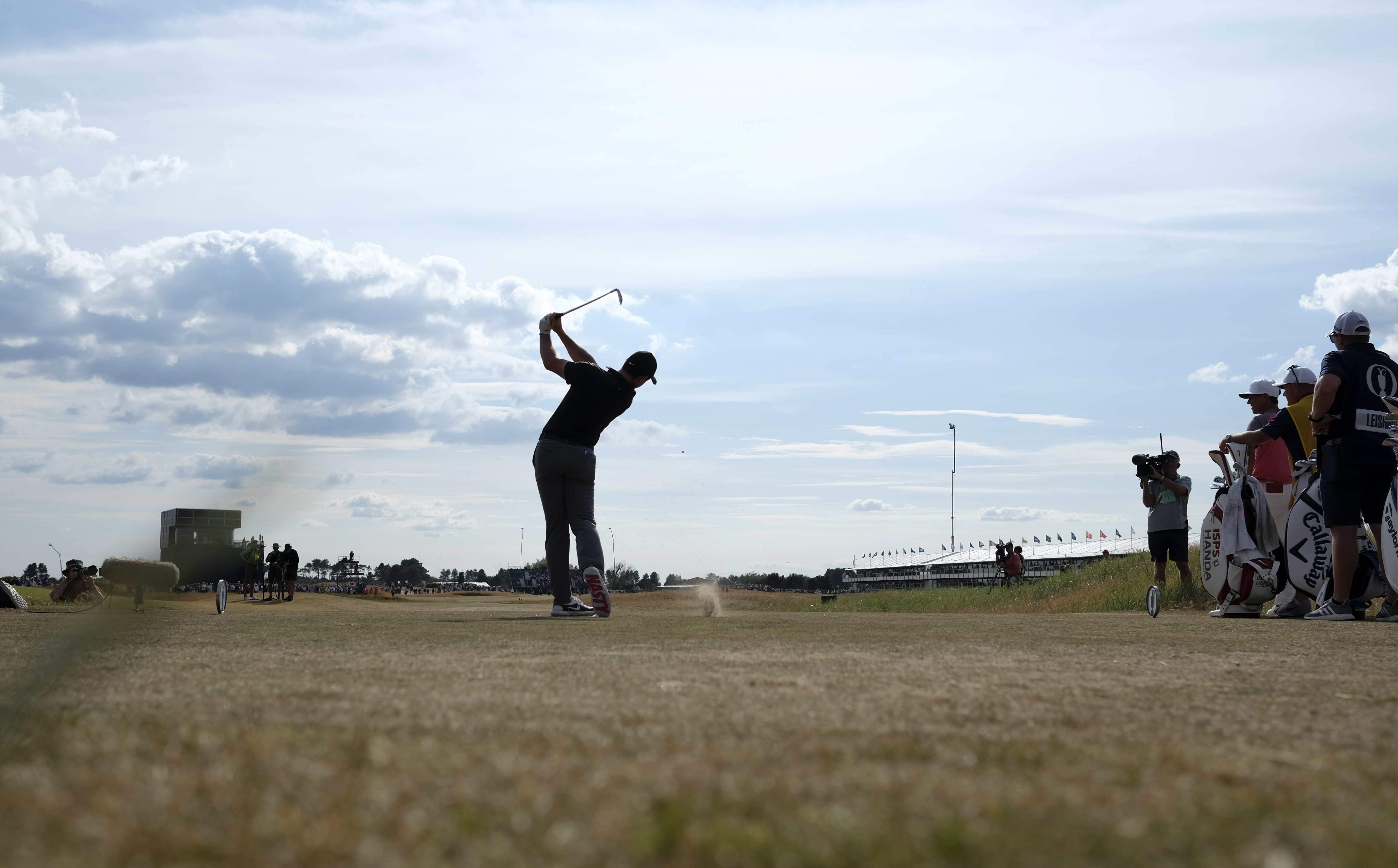 Johnson and Kisner, housemates and British Open leaders