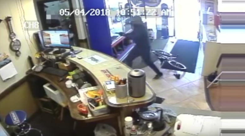 Police release video of pawn shop clerk fatally shooting robber | KSL.com