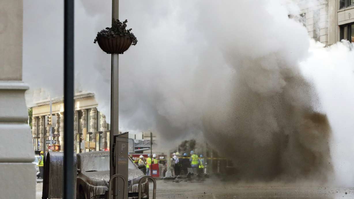 NYC prepares sandbags to barricade steam-pipe blast site