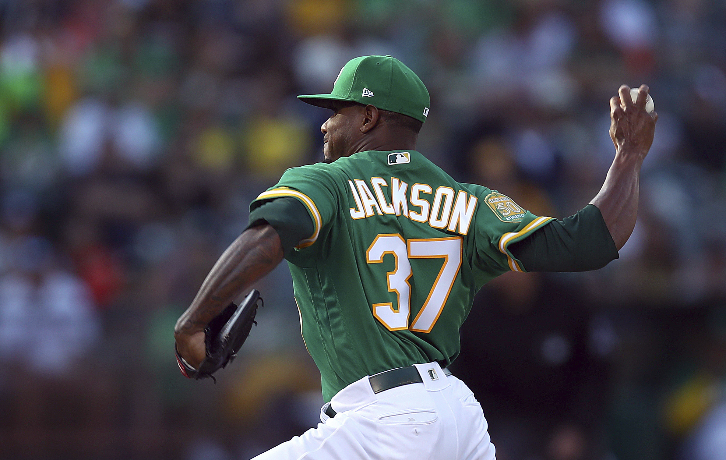 Sandoval homers to back Rodriguez as Giants beat A's 5-1