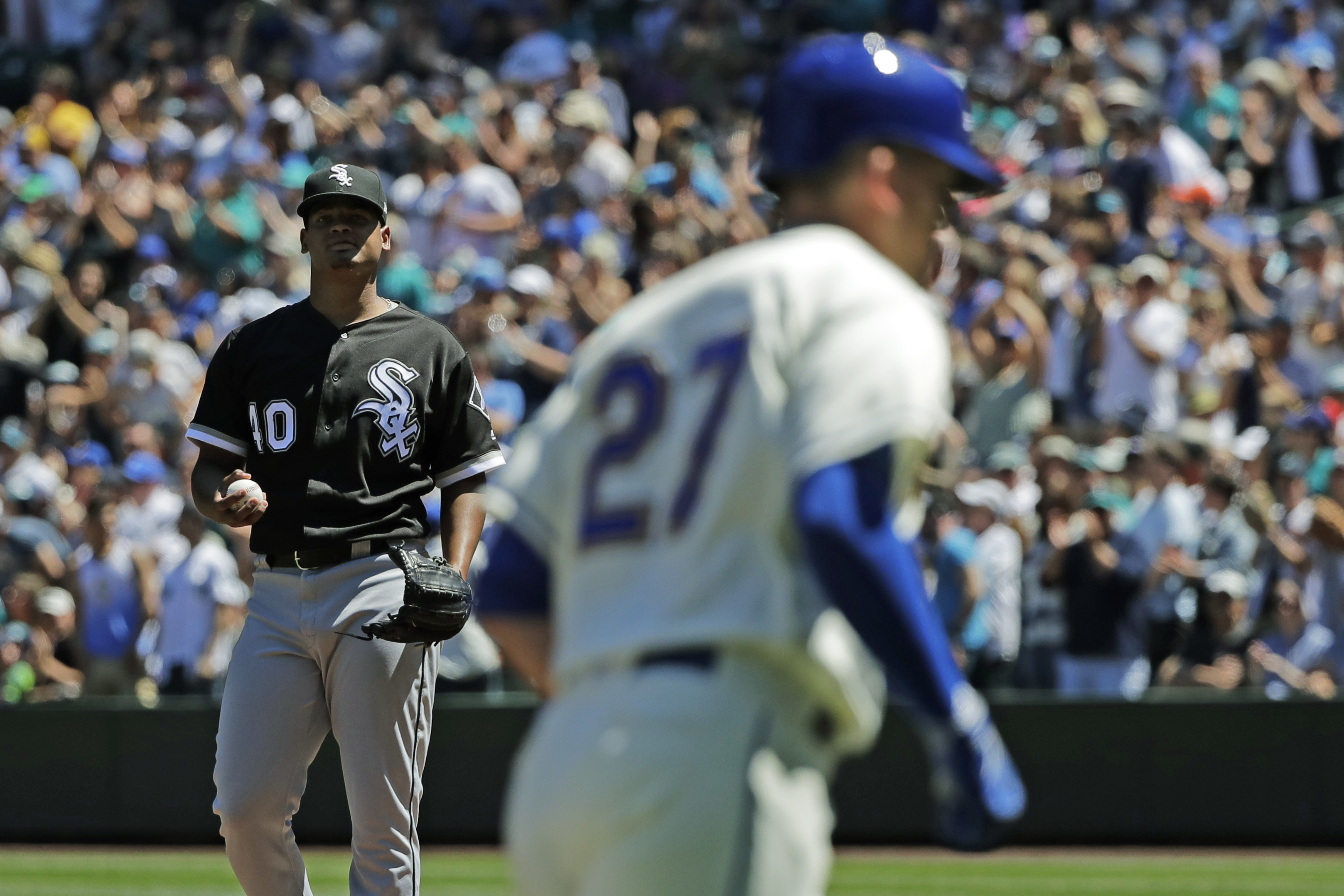 Healy's pair of 3-run homers lift M's over White Sox 8-2