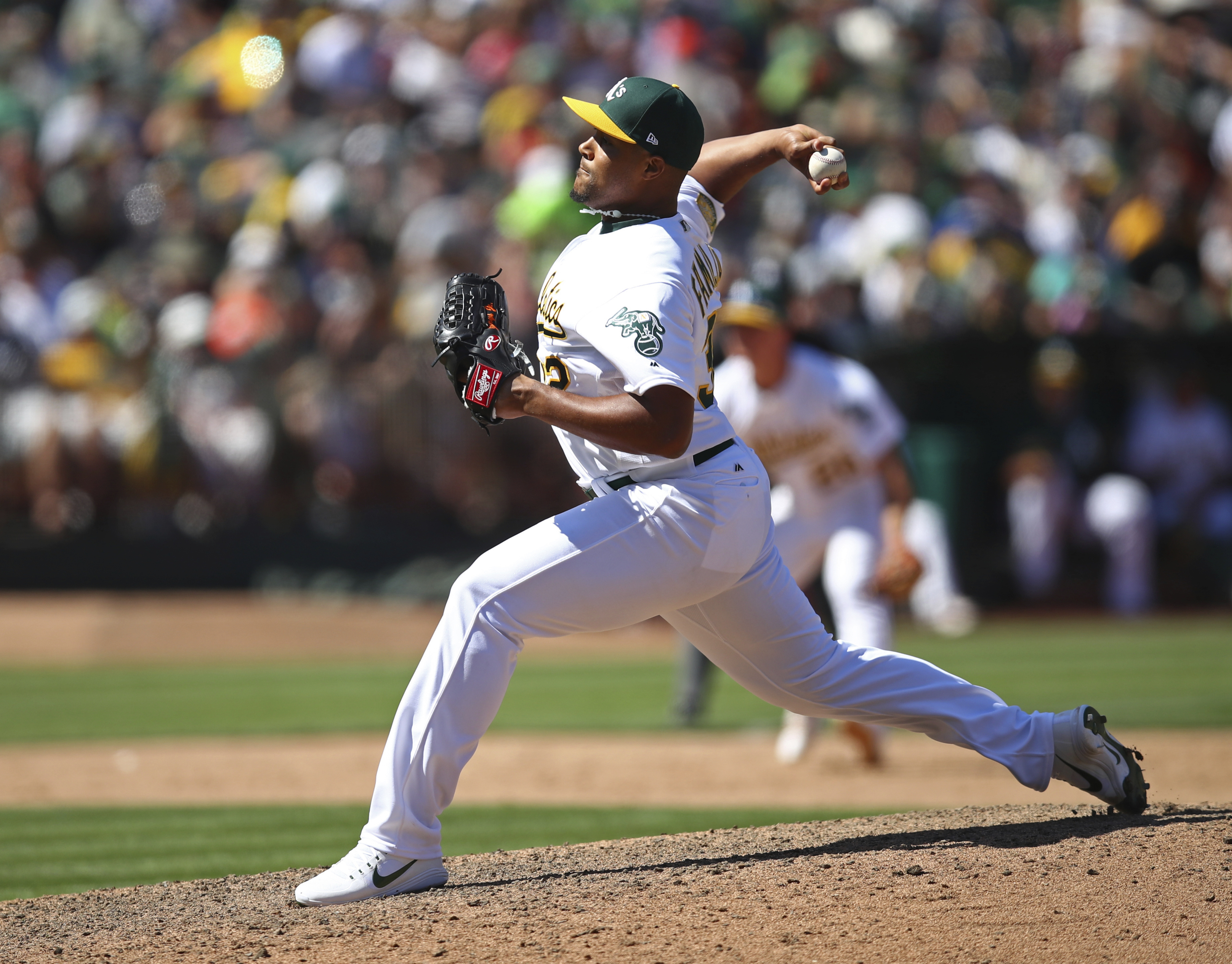 Familia gets win as A's beat Giants 6-5 in 10 innings