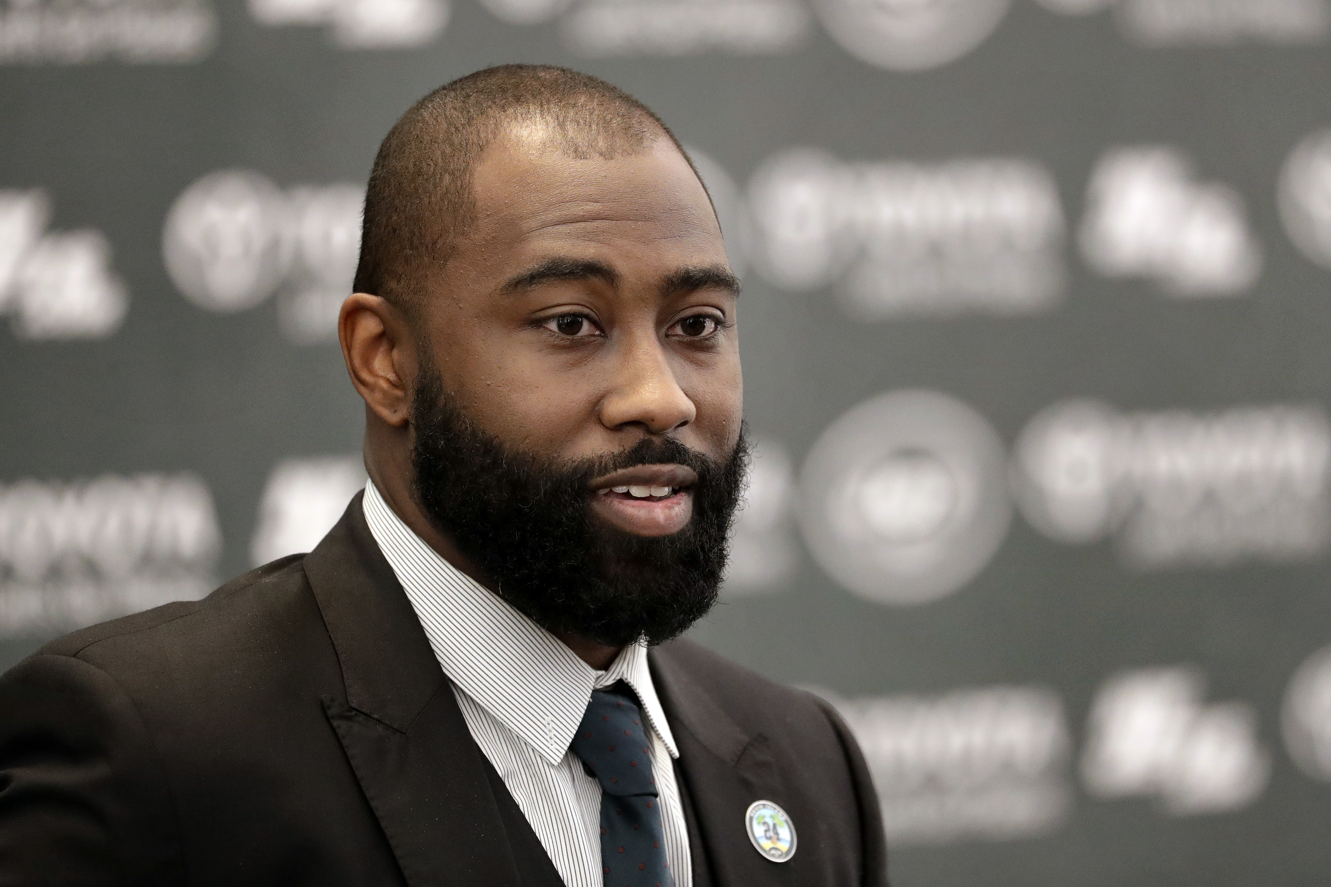 Revis ends 'amazing' career by signing 1-day deal with Jets