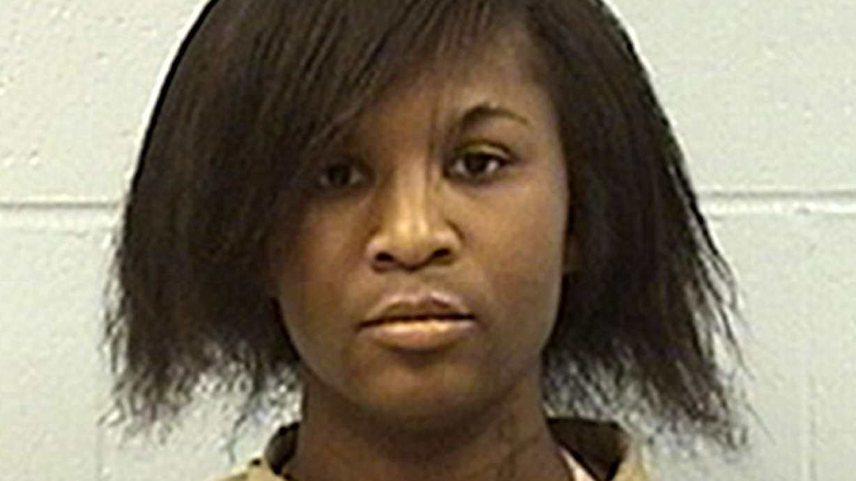 Illinois transgender woman sues to move to women's prison