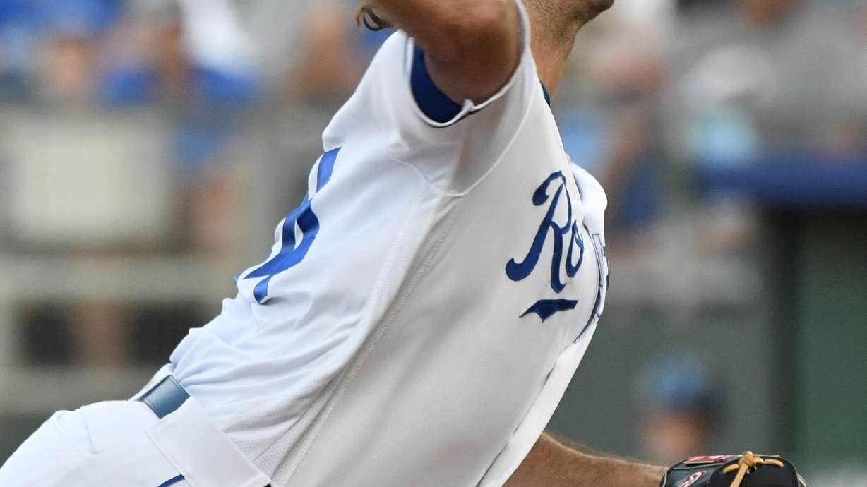 Burch Smith gets 1st win since 2013 as Royals top Tigers 5-4