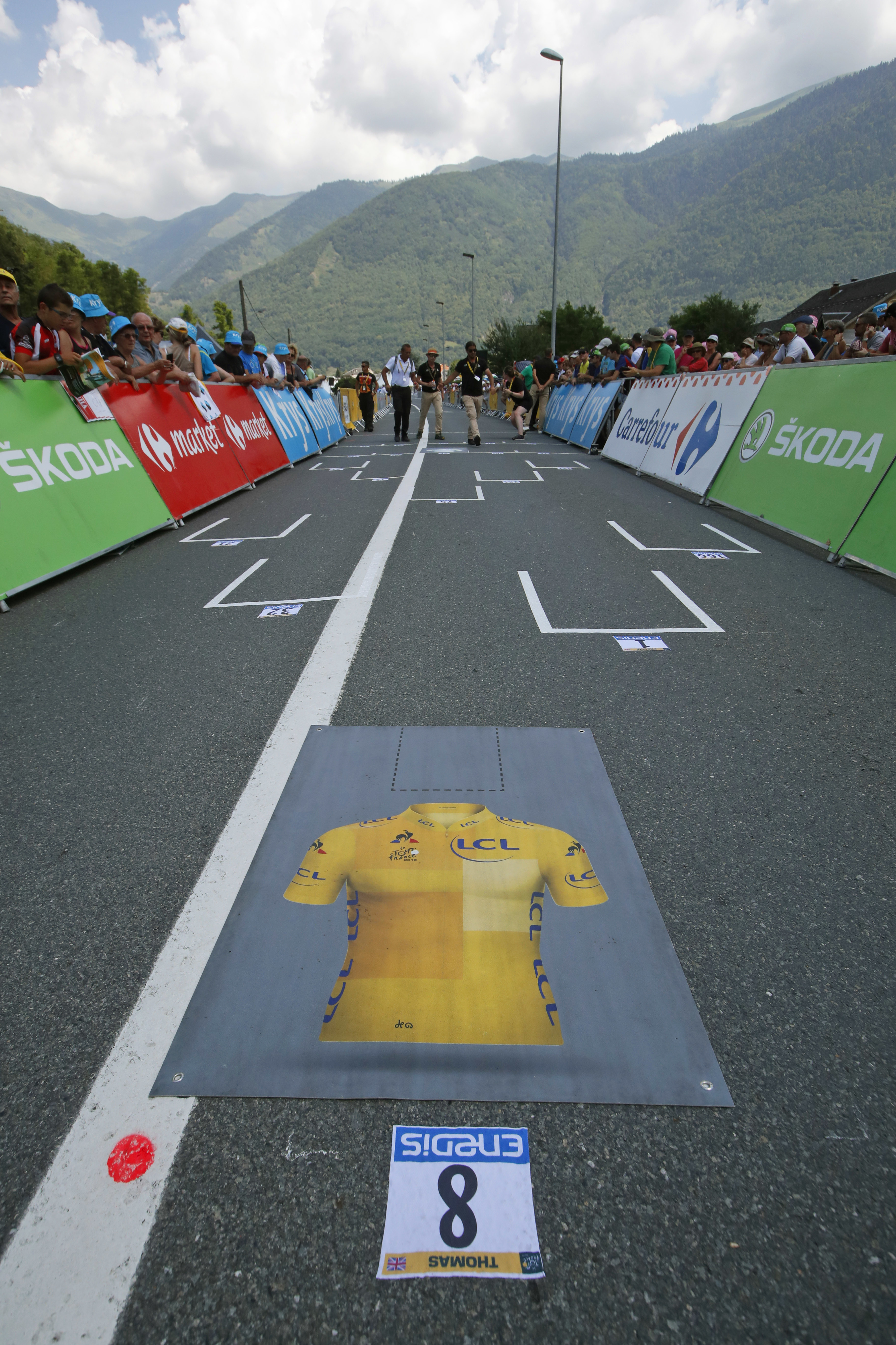 Froome cracks in the Pyrenees as Thomas solidifies Tour lead