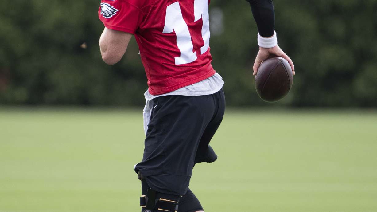 Wentz leads 2nd-team offense in Eagles' 1st practice