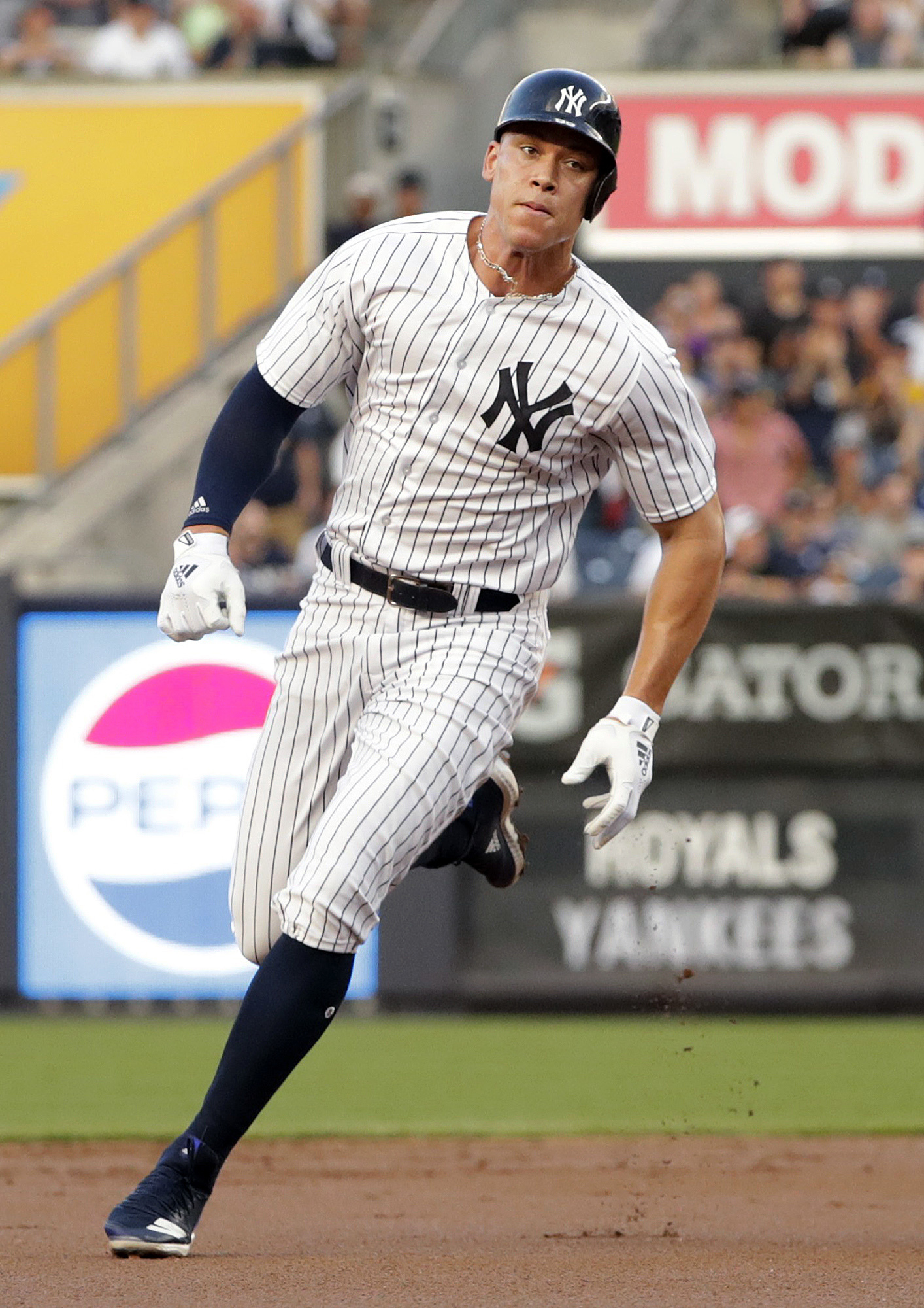 Judge fractures wrist on hit by pitch, Yanks beat Royals 7-2