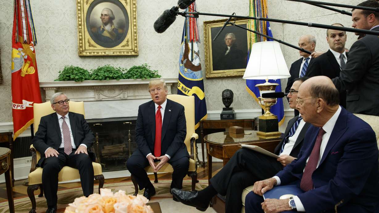 White House defends decision to bar CNN reporter from event