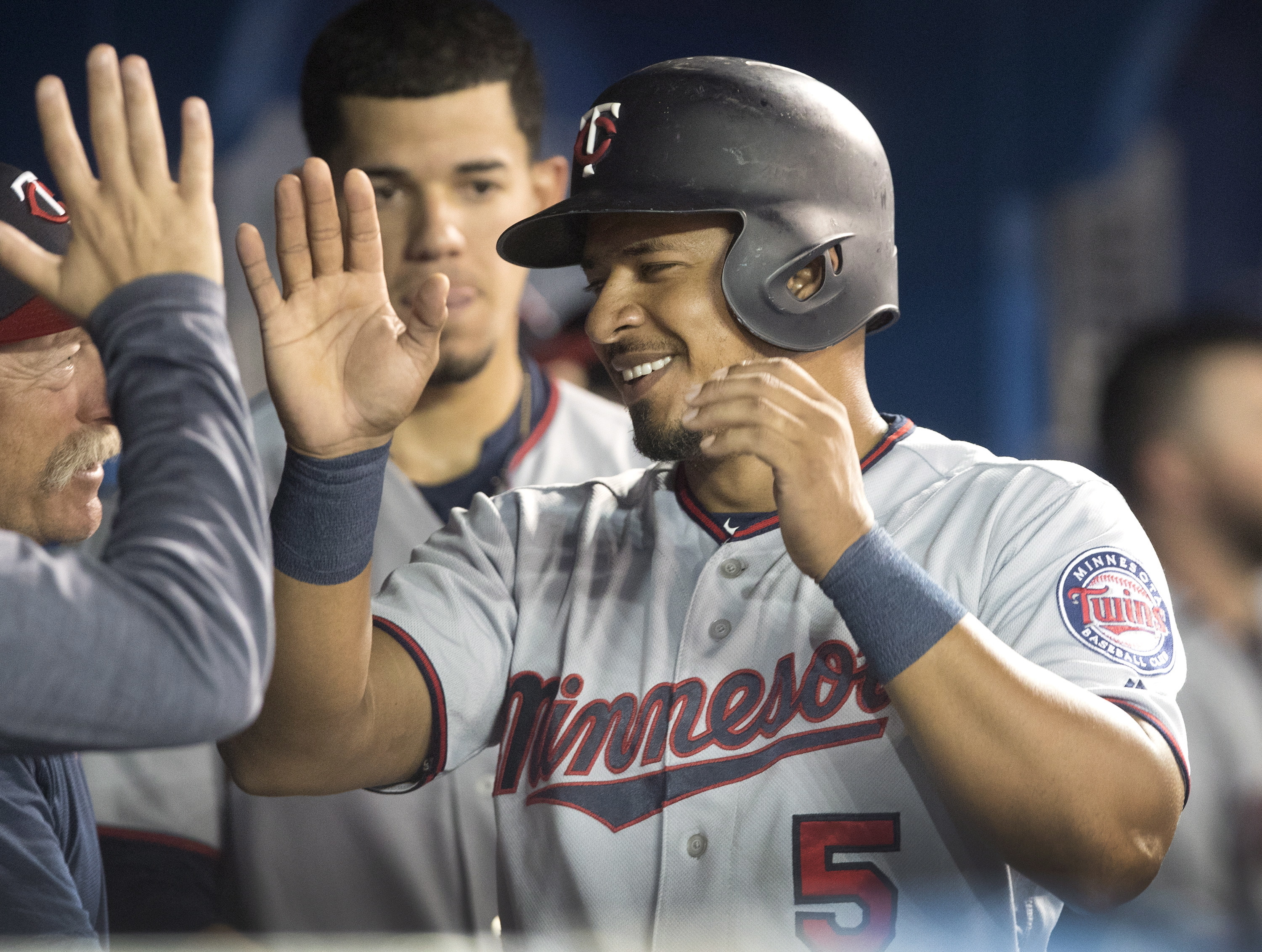 Diamondbacks acquire infielder Eduardo Escobar from Twins
