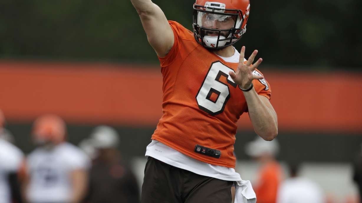 QB RV: Mayfield, Browns quarterbacks hanging out in camper