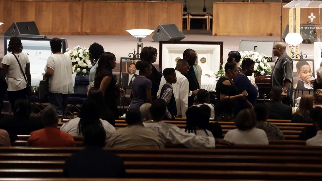 The Latest: 100s at funeral for 5 relatives killed in boat