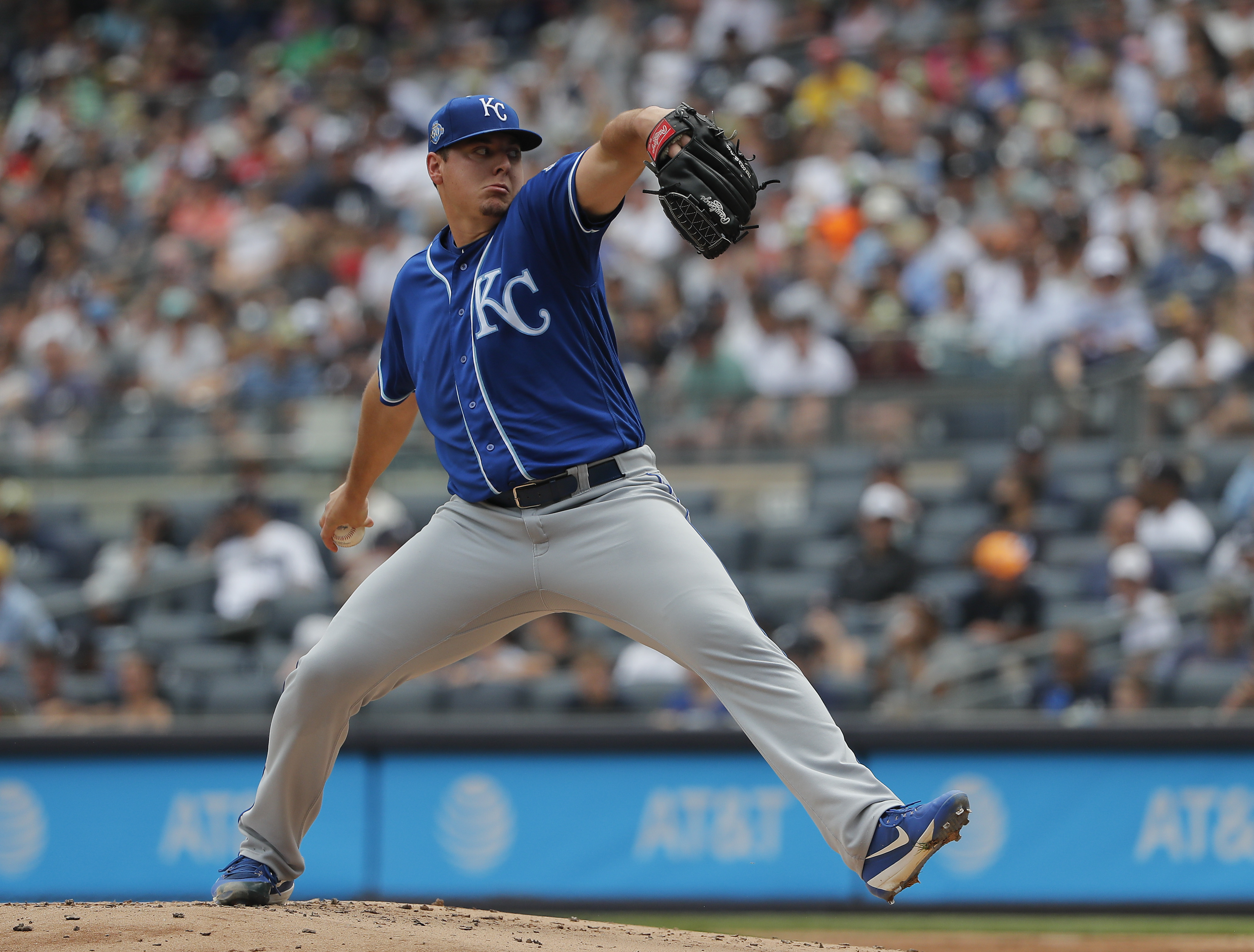 Yankees rally late, beat Royals 5-4 to split doubleheader