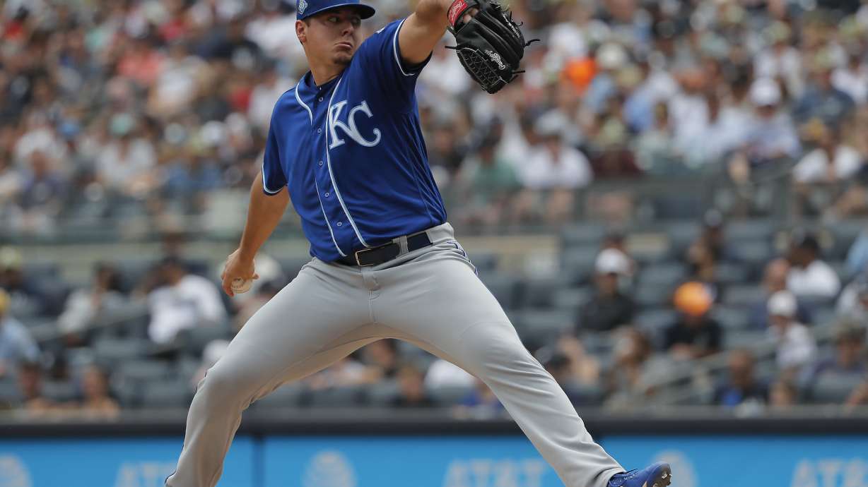 Yankees rally late, beat Royals 5-4 to split doubleheader