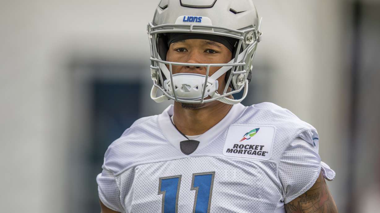 Lions WR Jones returns to practice, RB Blount leaves field