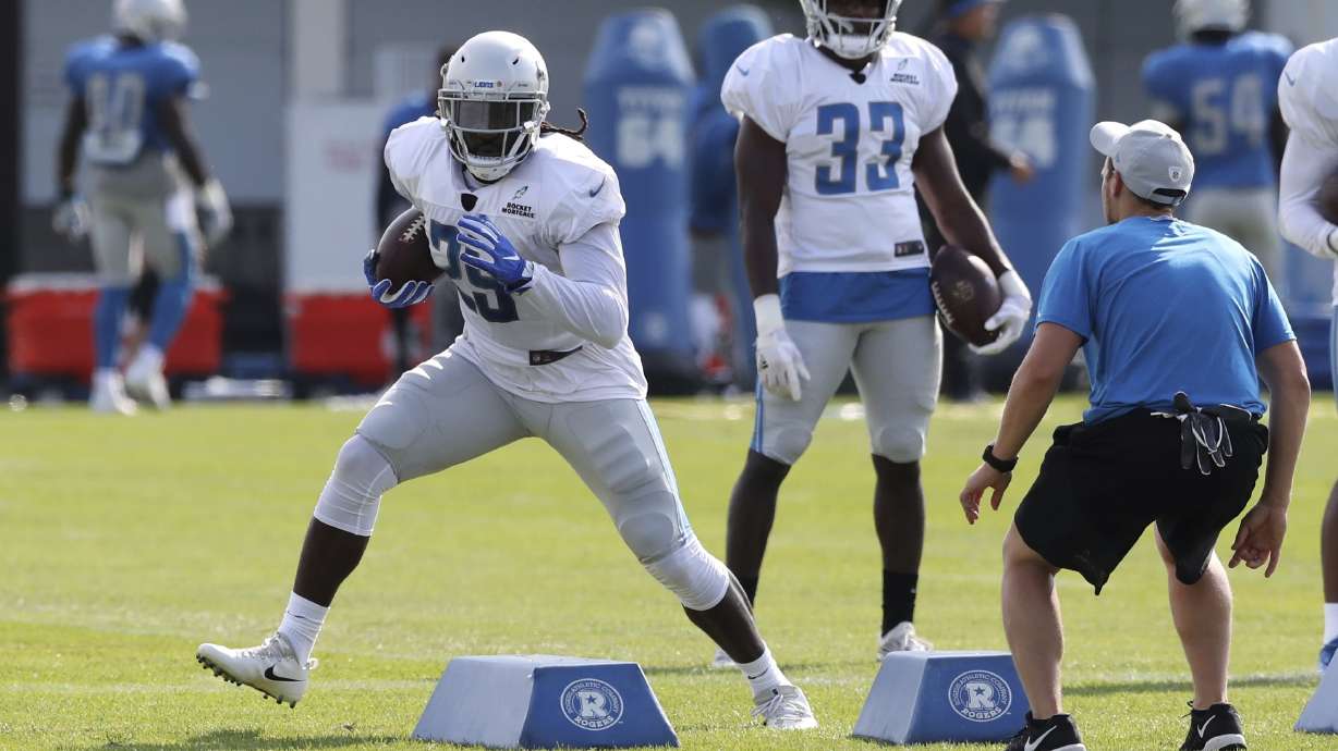 Lions RB Blount returns to practice day after leaving field