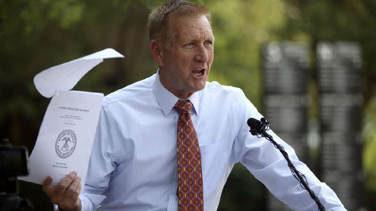 Ex-Sheriff Jim Winder (D) endorses Justin Hoyal (R) for sheriff