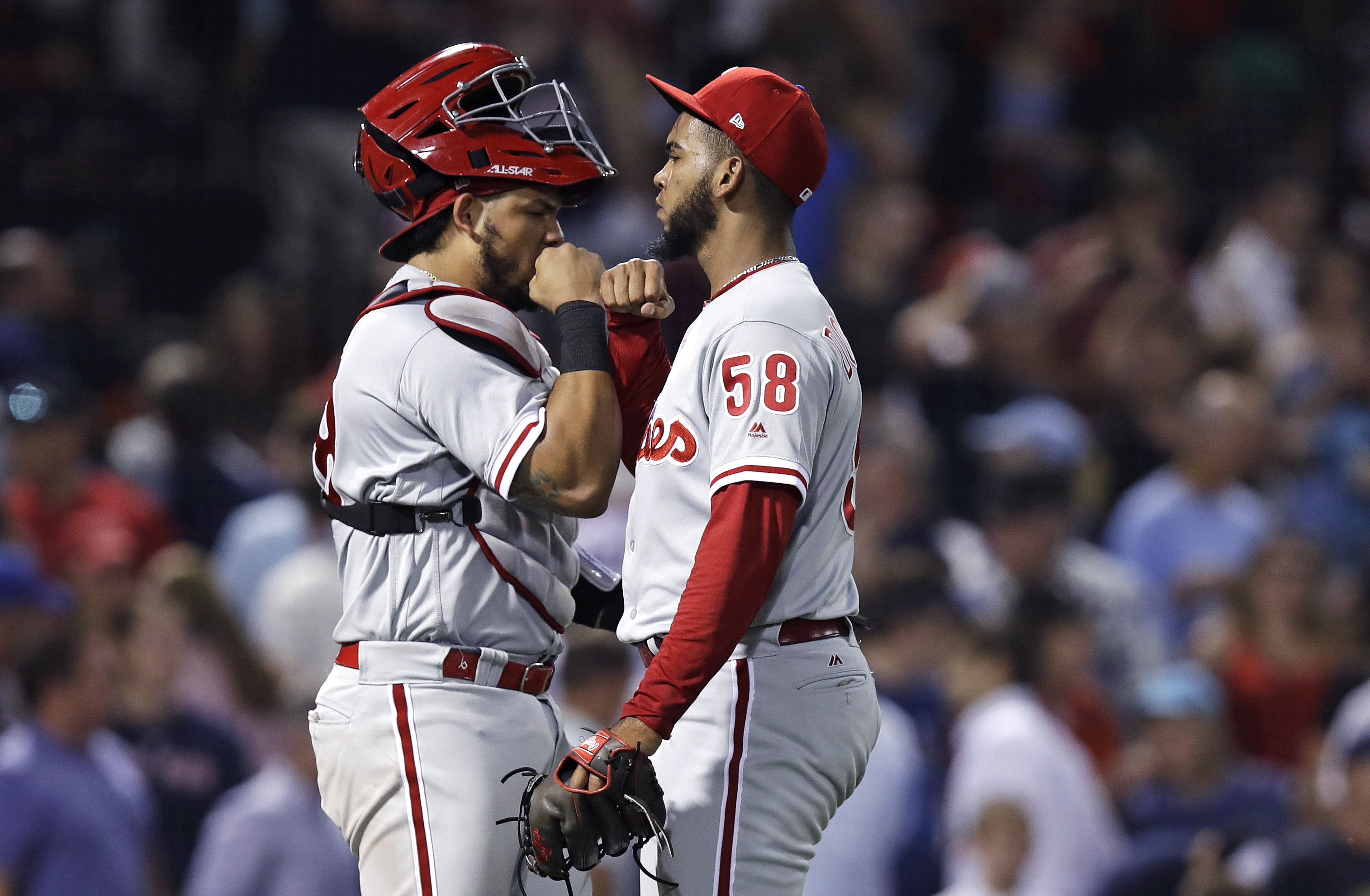 Arrieta helps Phillies end slide with 3-1 win over Red Sox