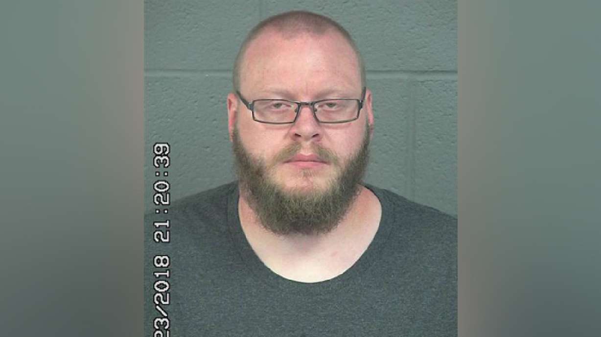 Ex-jail guard gets 30 days behind bars in inmate-stalking case