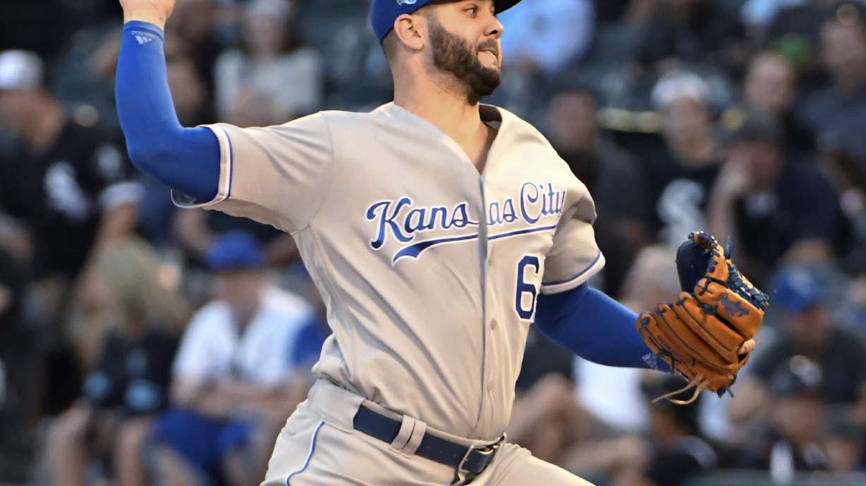 Gordon homers as Royals beat White Sox 10-5