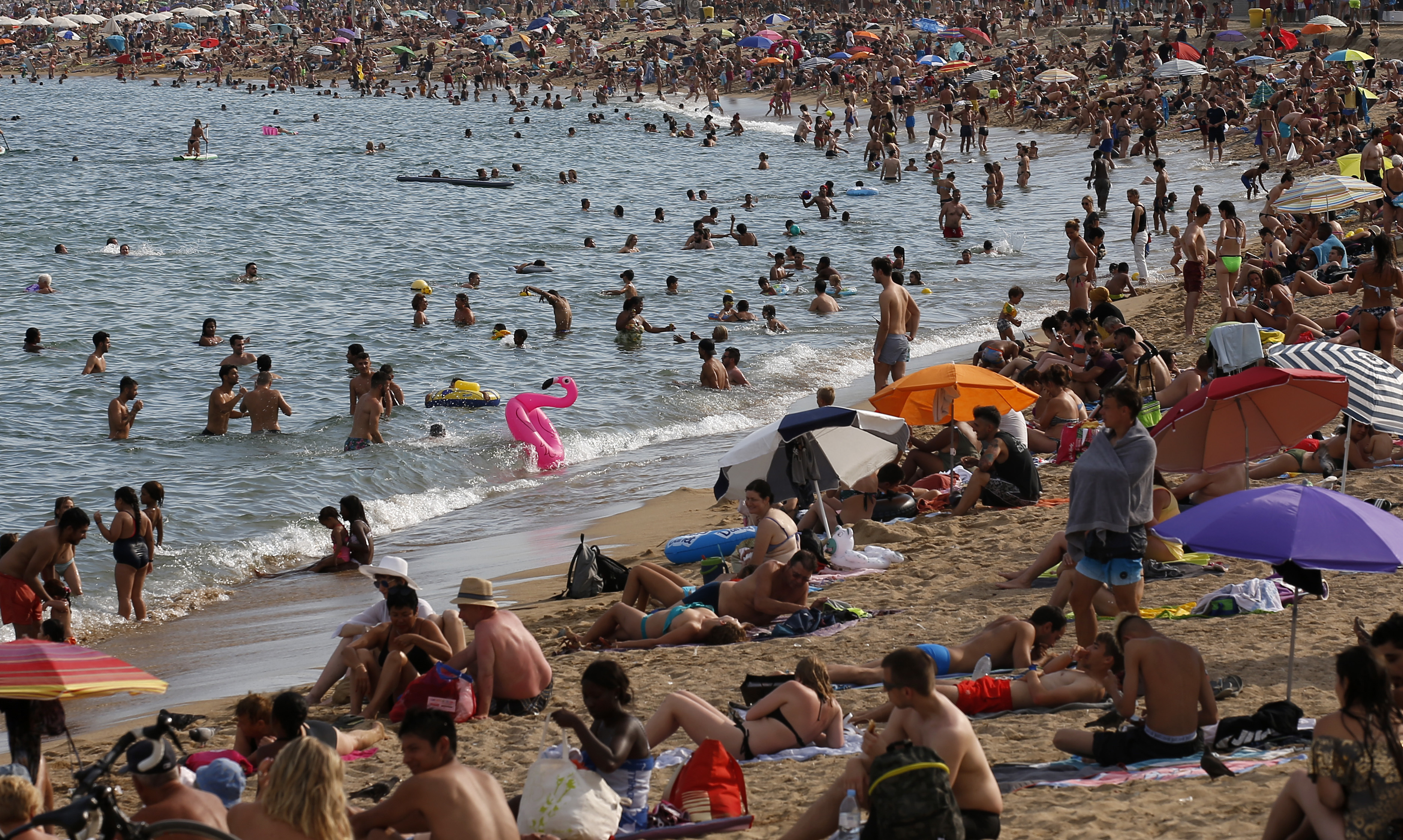 Summer jobs bring Spanish unemployment to pre-crisis levels
