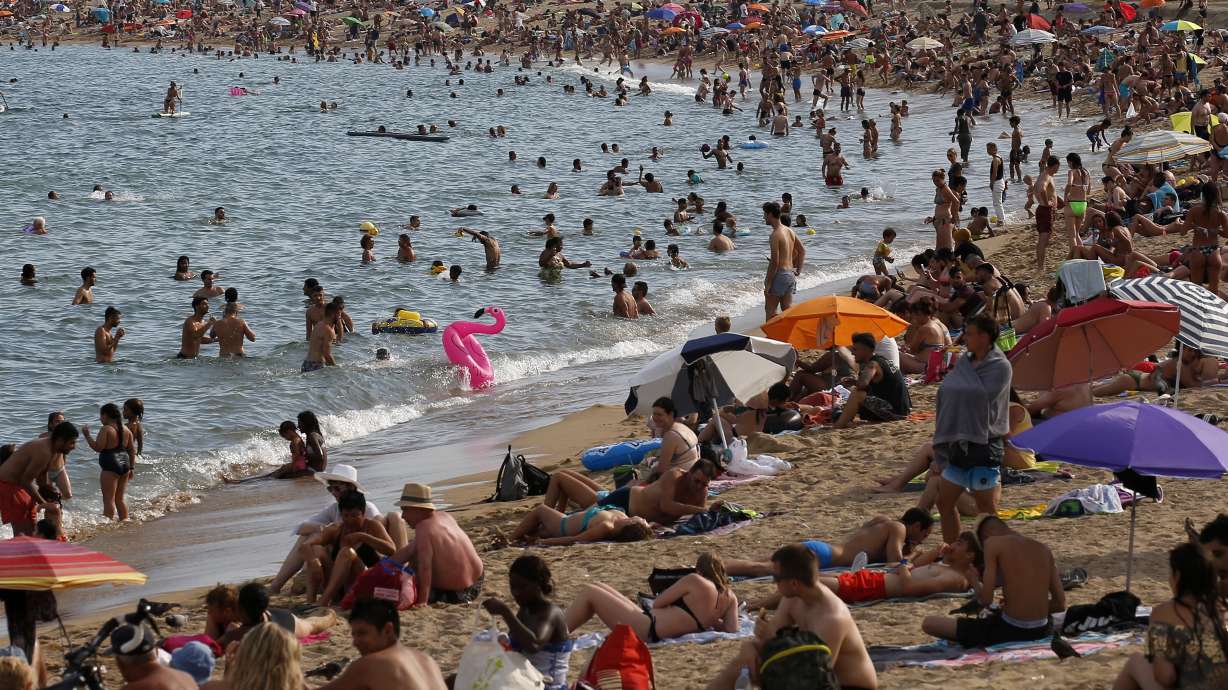 Summer jobs bring Spanish unemployment to pre-crisis levels